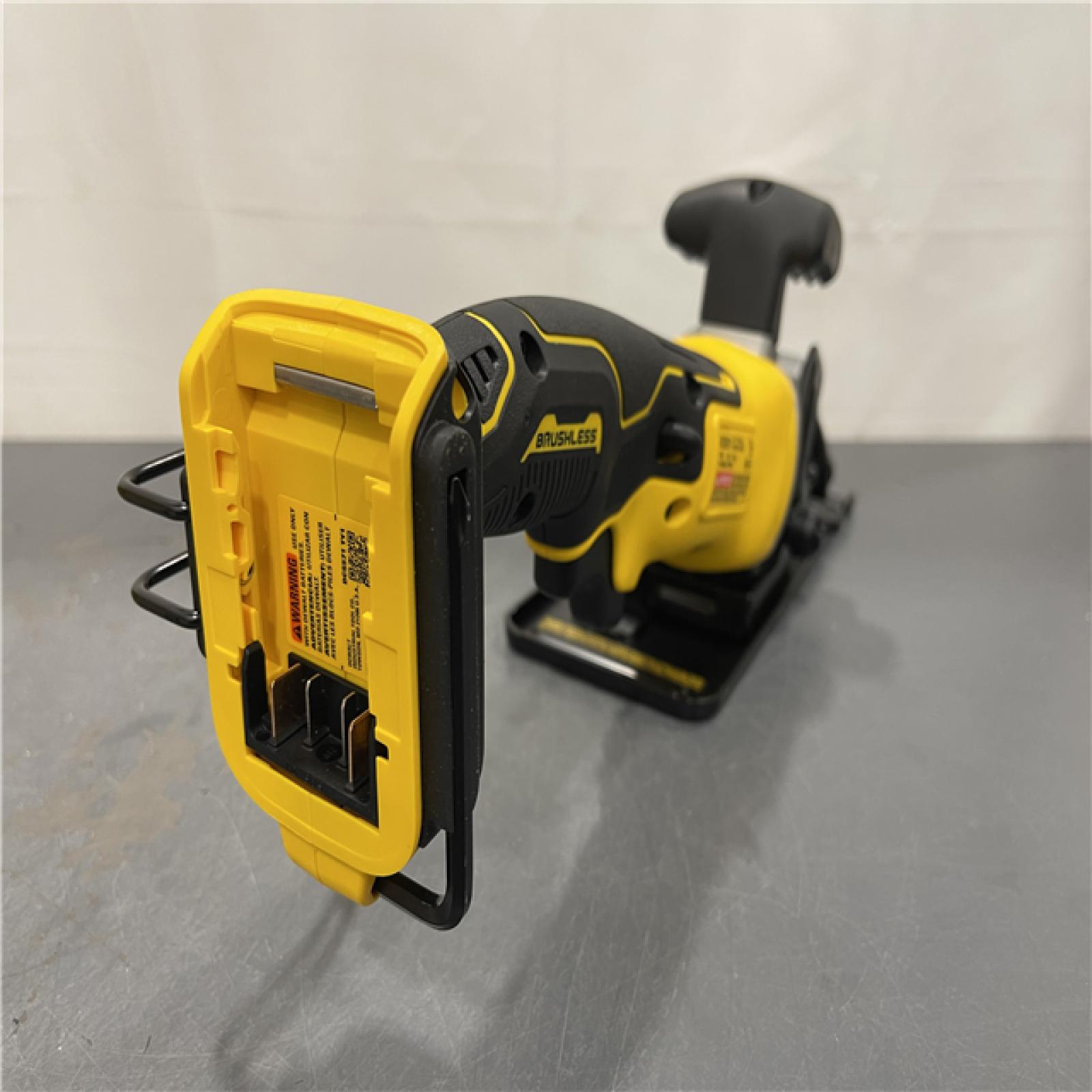 AS-IS - DEWALT ATOMIC 20V MAX Cordless Brushless 4-1/2 in. Circular Saw