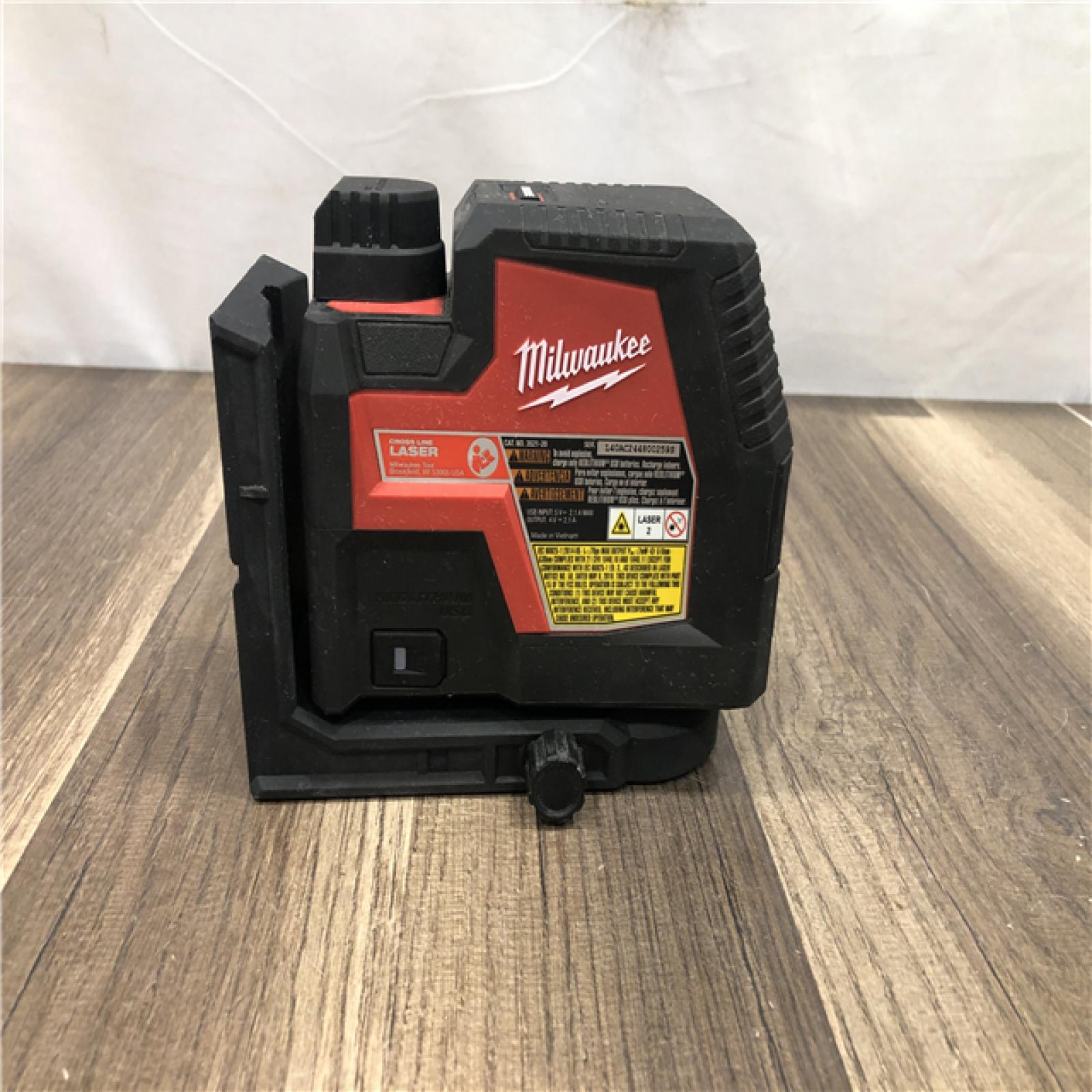 AS-IS Milwaukee 100 ft. REDLITHIUM Lithium-Ion USB Green Rechargeable Cross Line Laser Level with Charger