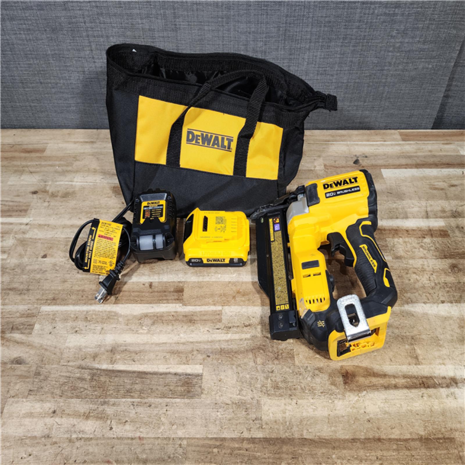 HOUSTON LOCATION - AS - IS DEWALT ATOMIC 20V MAX Lithium Ion Cordless 23 Gauge Pin Nailer Kit