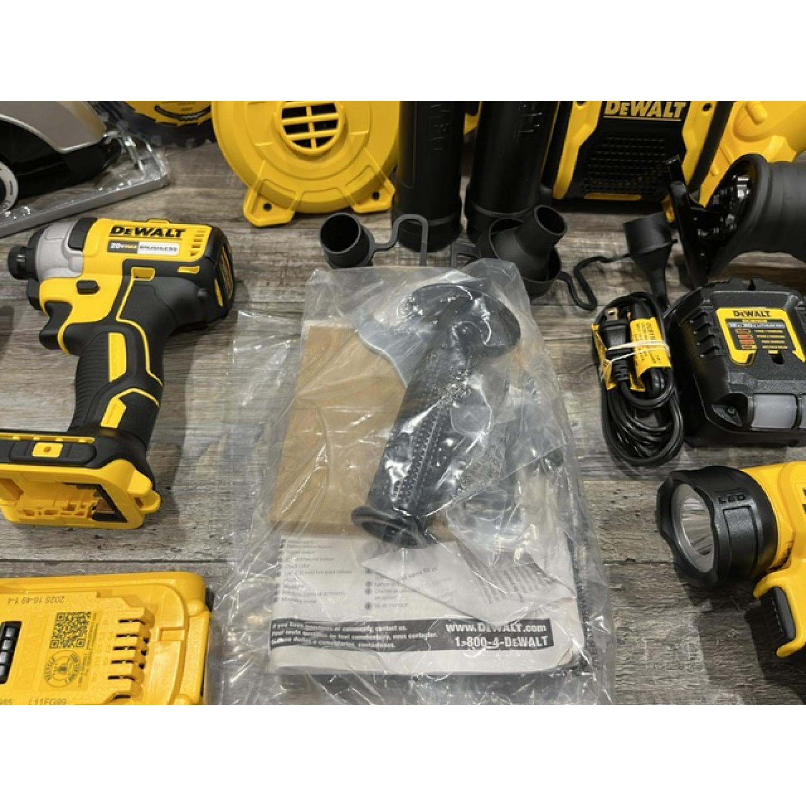 NEW - DEWALT 20-Volt Max Lithium-Ion (10-Tool) Cordless Combo Kit