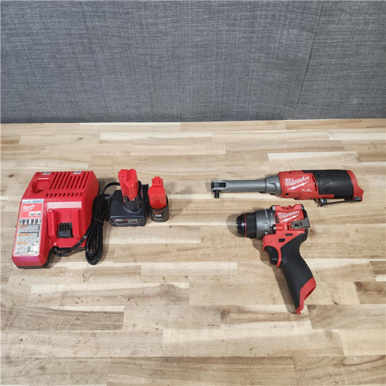 HOUSTON LOCATION - AS-IS MILWAUKEE 2 TOOL COMBO KIT W/ (2) BATTERY & CHARGER