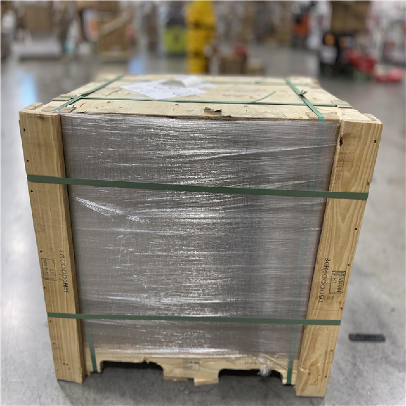 DALLAS LOCATION - TrafficMaster Elk Run 6 MIL x 6 in. W x 36 in. L Waterproof Click Lock Vinyl Plank Flooring (23.95 sq. ft./Case) PALLET-(32 UNITS)