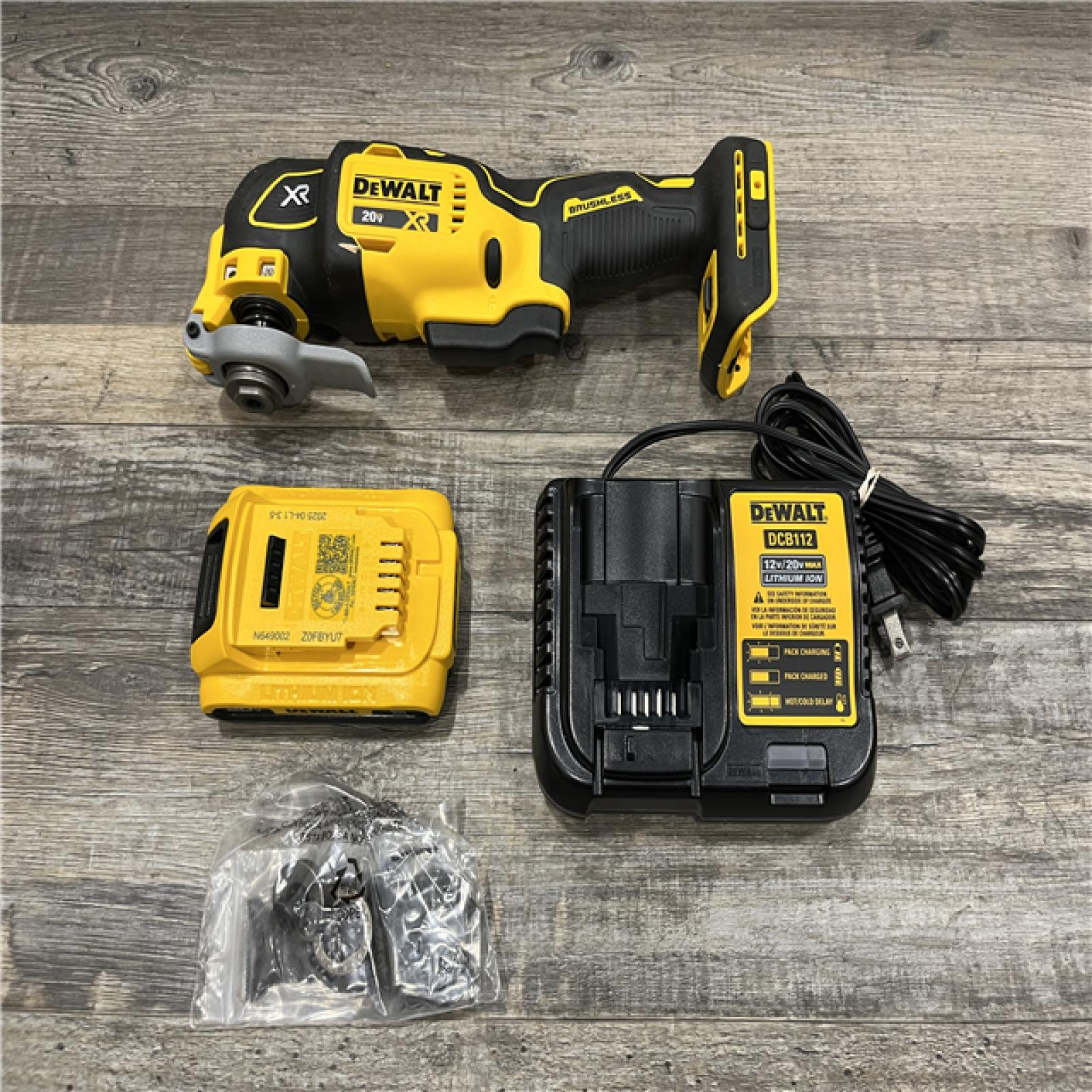 AS-IS DEWALT 20V MAX XR Cordless Brushless 3-Speed Oscillating Multi Tool Kit