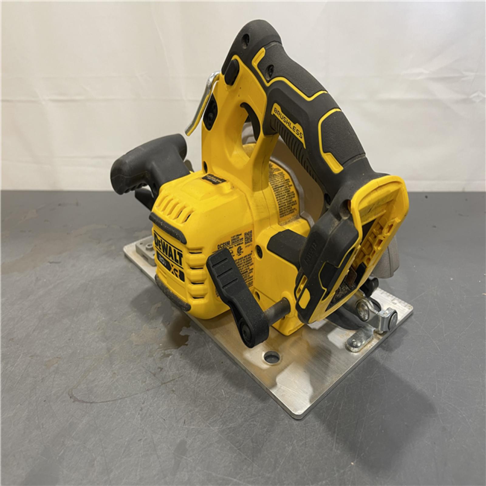 AS-IS - DEWALT 20-Volt MAX 7-1/4 in. Cordless Circular Saw