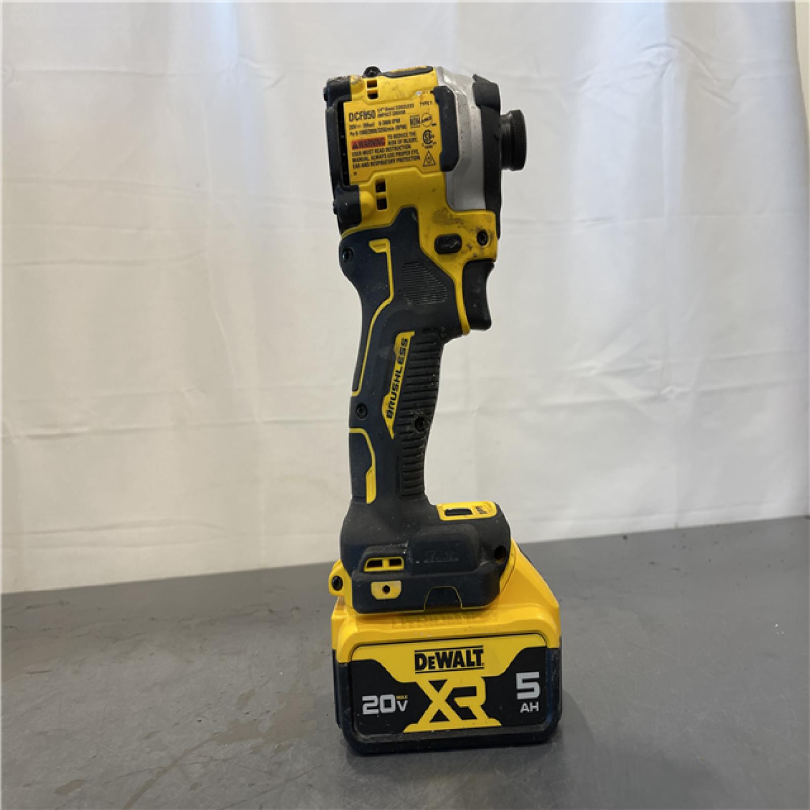 AS-IS - DeWalt 20V MAX ATOMIC 1/4 in. Cordless Brushless 3-Speed Impact Driver Kit