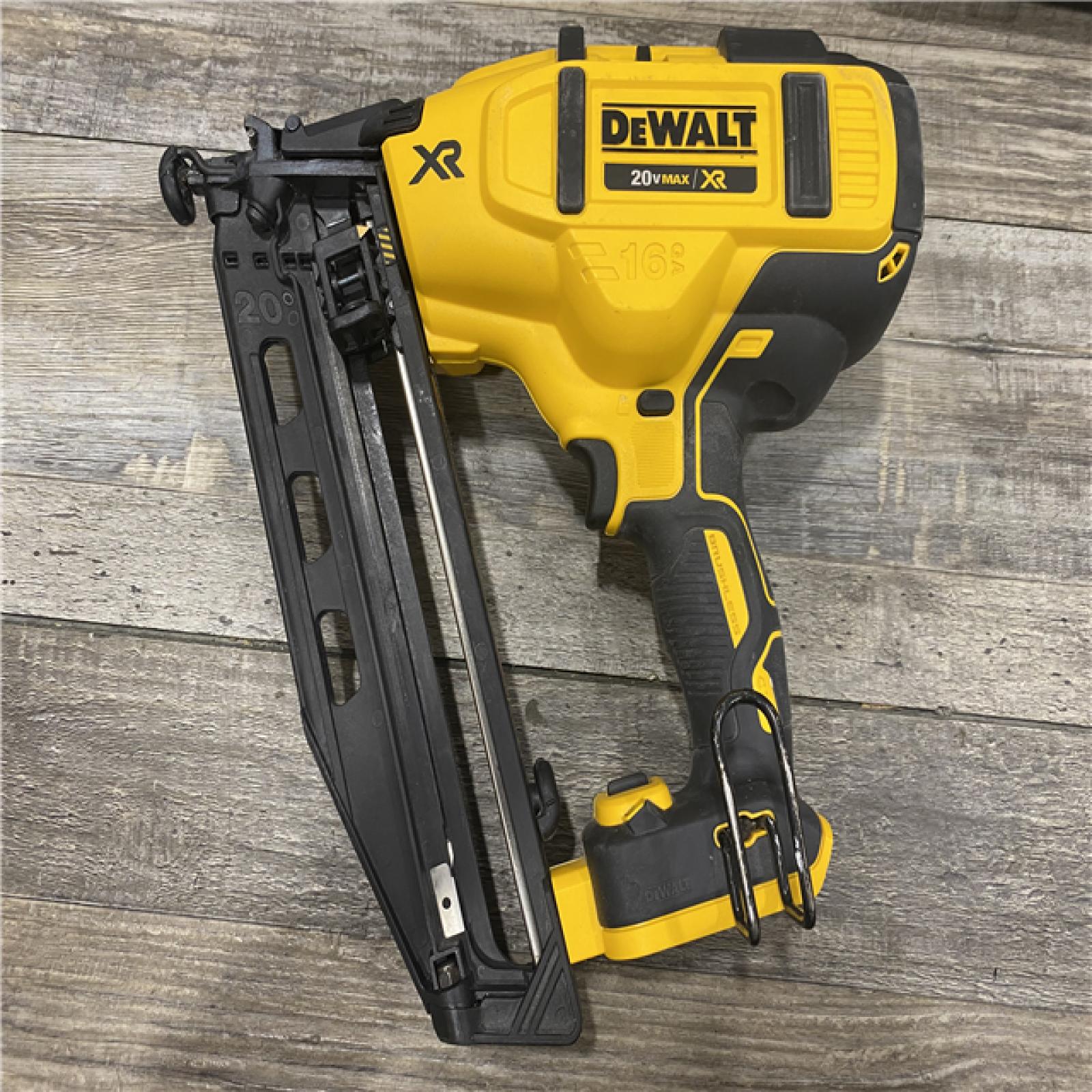 AS-IS DEWALT 20V MAX XR 16-Gauge Electric Cordless Angled Finishing Nailer Kit
