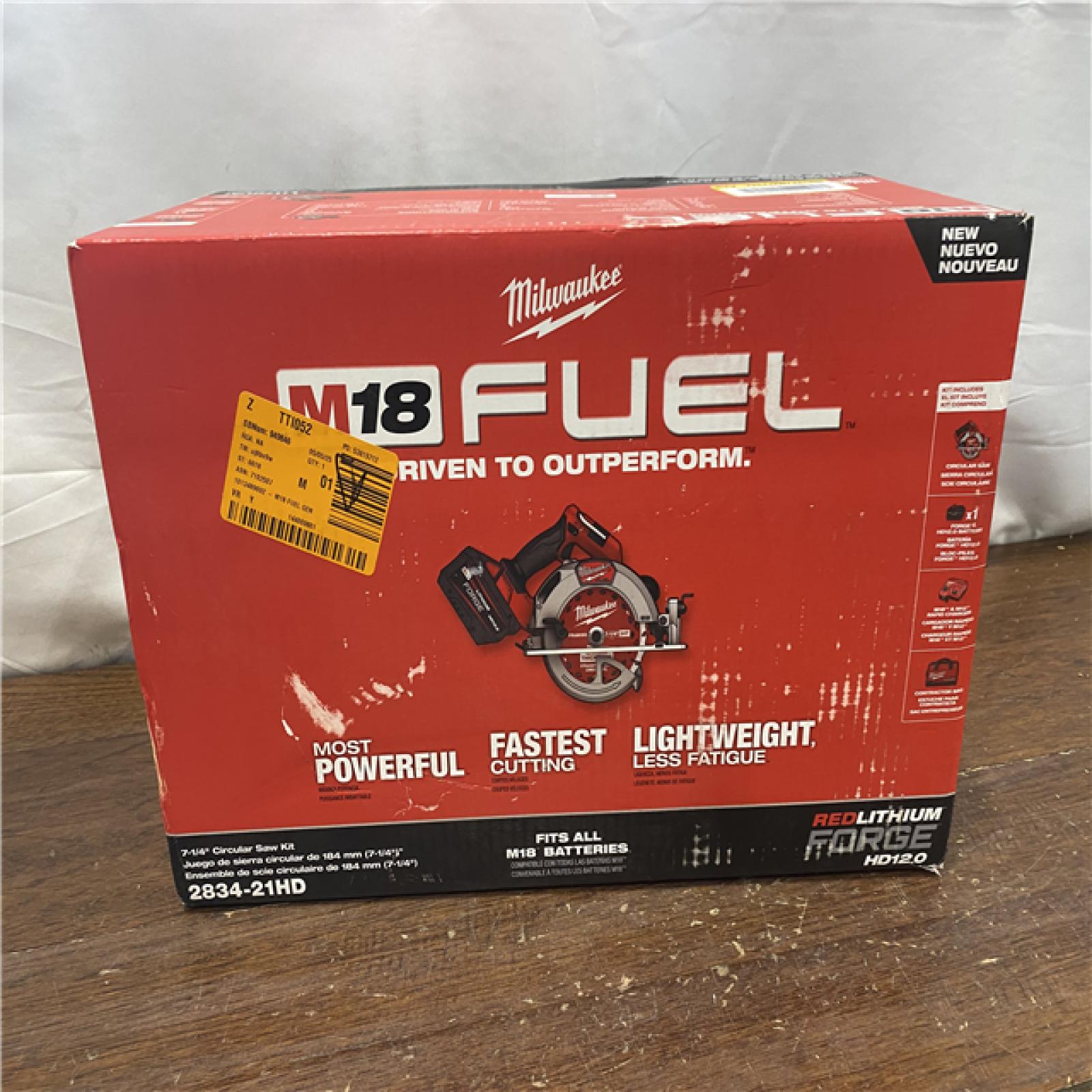 NEW M18 FUEL 18V Lithium-Ion Brushless Cordless 7-1/4 in. Circular Saw Kit with One FORGE 12.0Ah Battery, Charger, Tool Bag