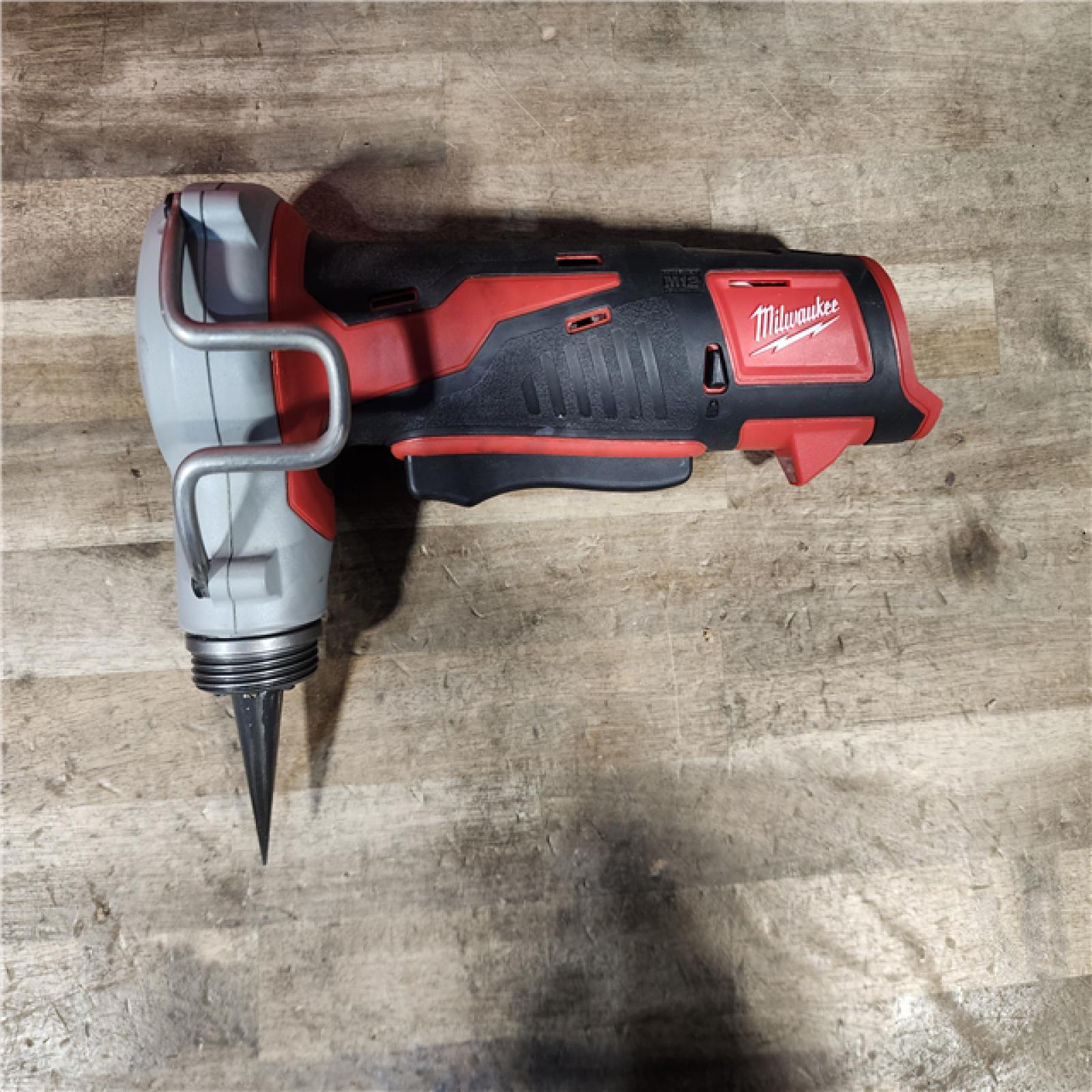 HOUSTON LOCATION - AS-IS Milwaukee M12 12V Lithium-Ion Cordless PEX Expansion Tool Kit with (2) 1.5 Ah Batteries  (3) Expansion Heads and Hard Case