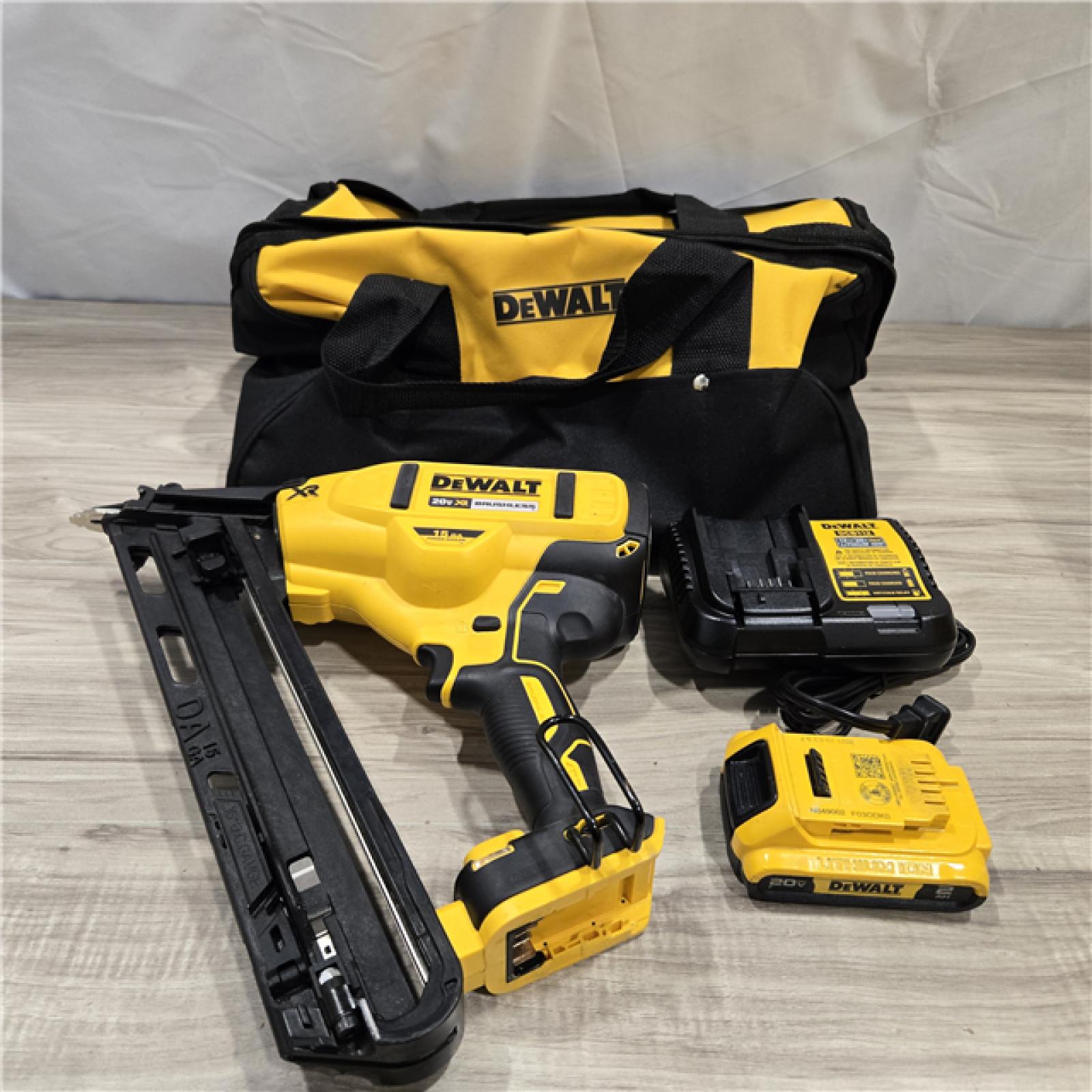 AS-IS DeWalt 15 GA ANGLED FINISH NAILER KIT