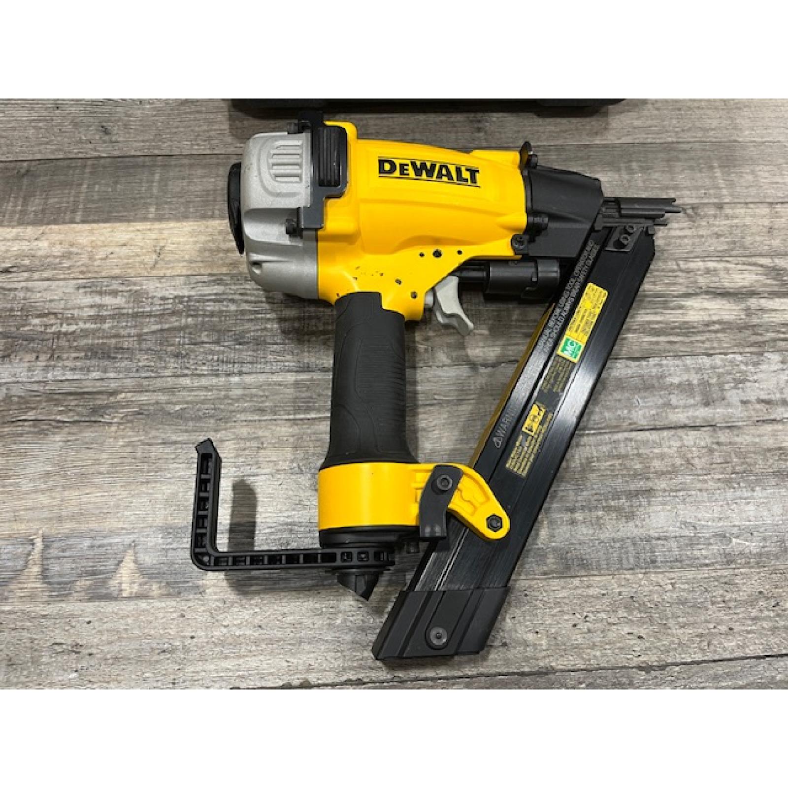 AS-IS  DEWALT 20-Volt MAX XR 1-1/2 in. PEX Expander Kit