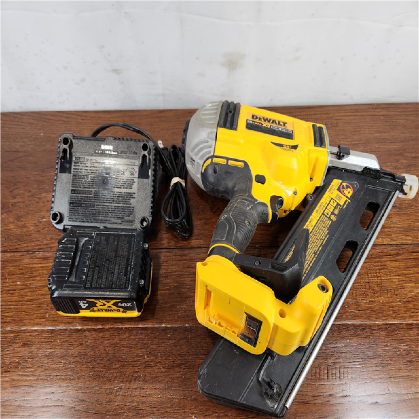 ASIS DeWalt 20V MAX Cordless Brushless 2Speed 30° Paper Collated