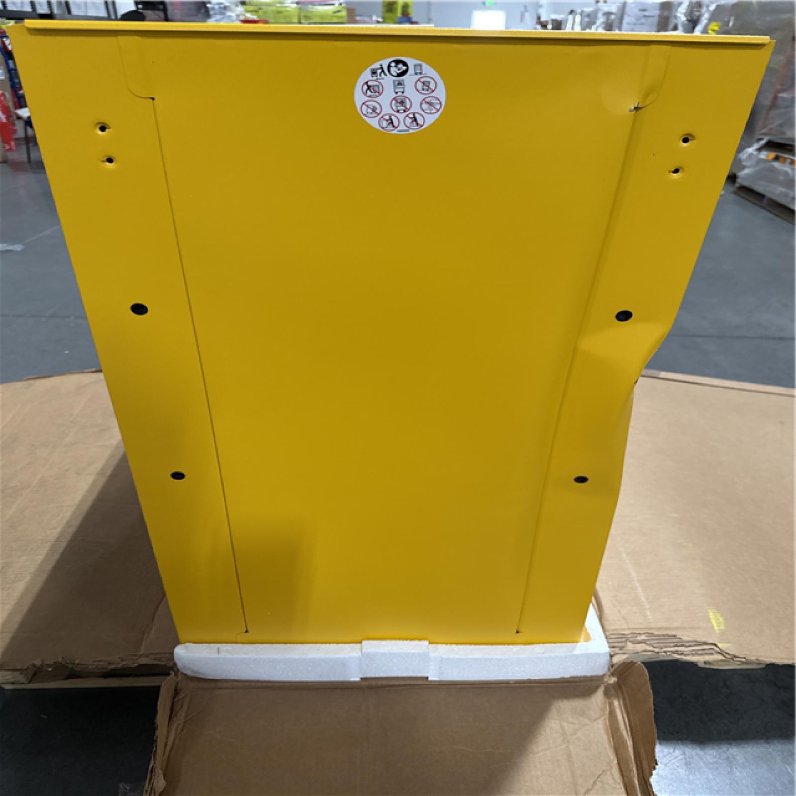 California AS-IS DeWalt 5-Drawer Tool Chest (Dents & Scratches)