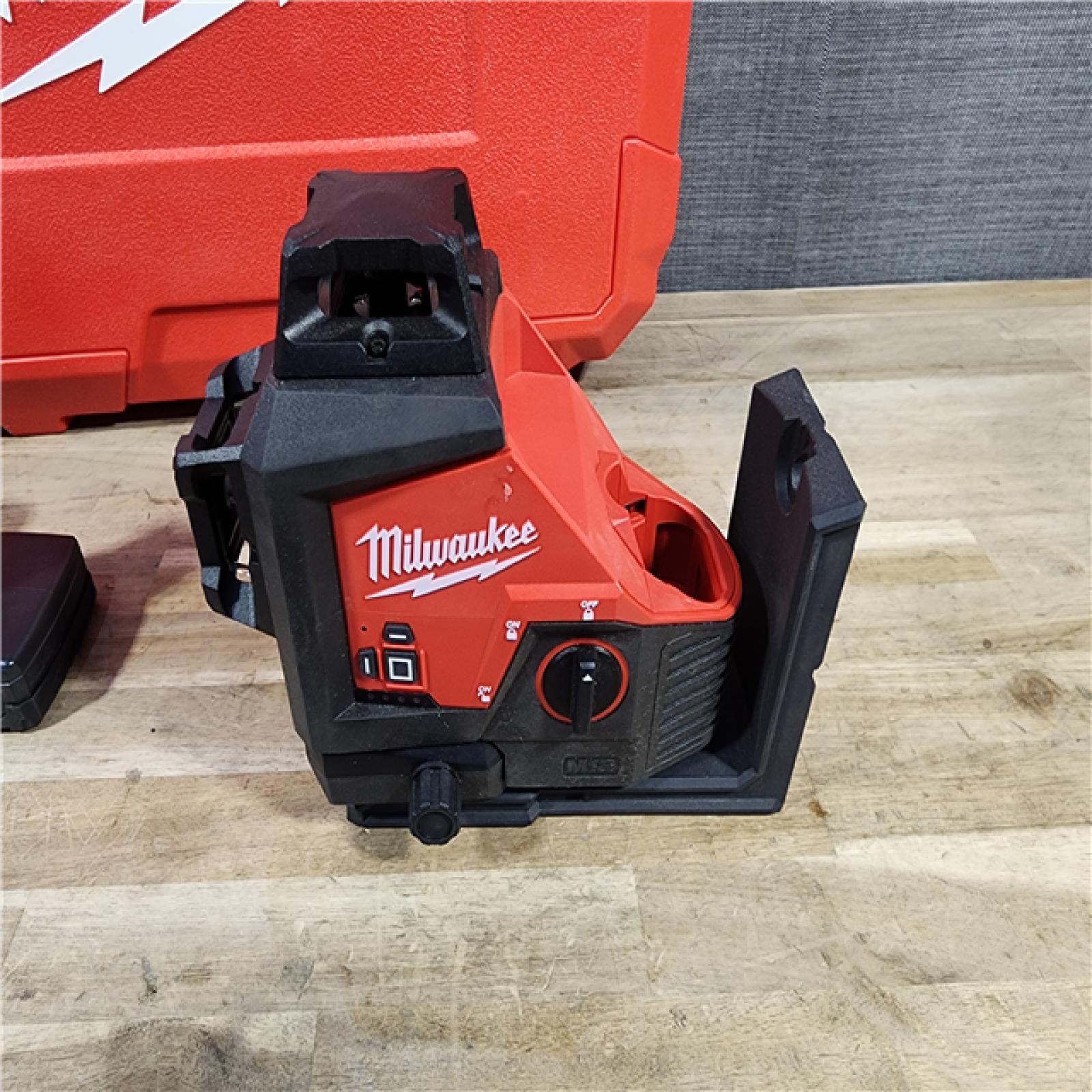 HOUSTON LOCATION - AS-IS Milwaukee-3632-21 M12 Green Beam Laser 360° 3-Plane Kit