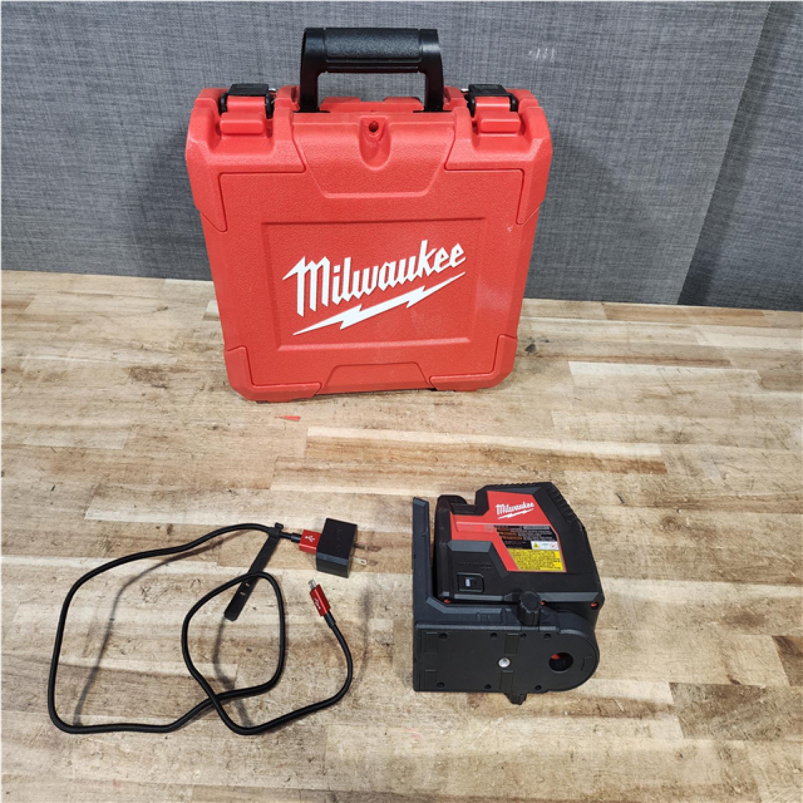 Houston Location AS-IS Milwaukee 100 ft. REDLITHIUM Lithium-Ion USB Green Rechargeable Cross Line Laser Level with Charger