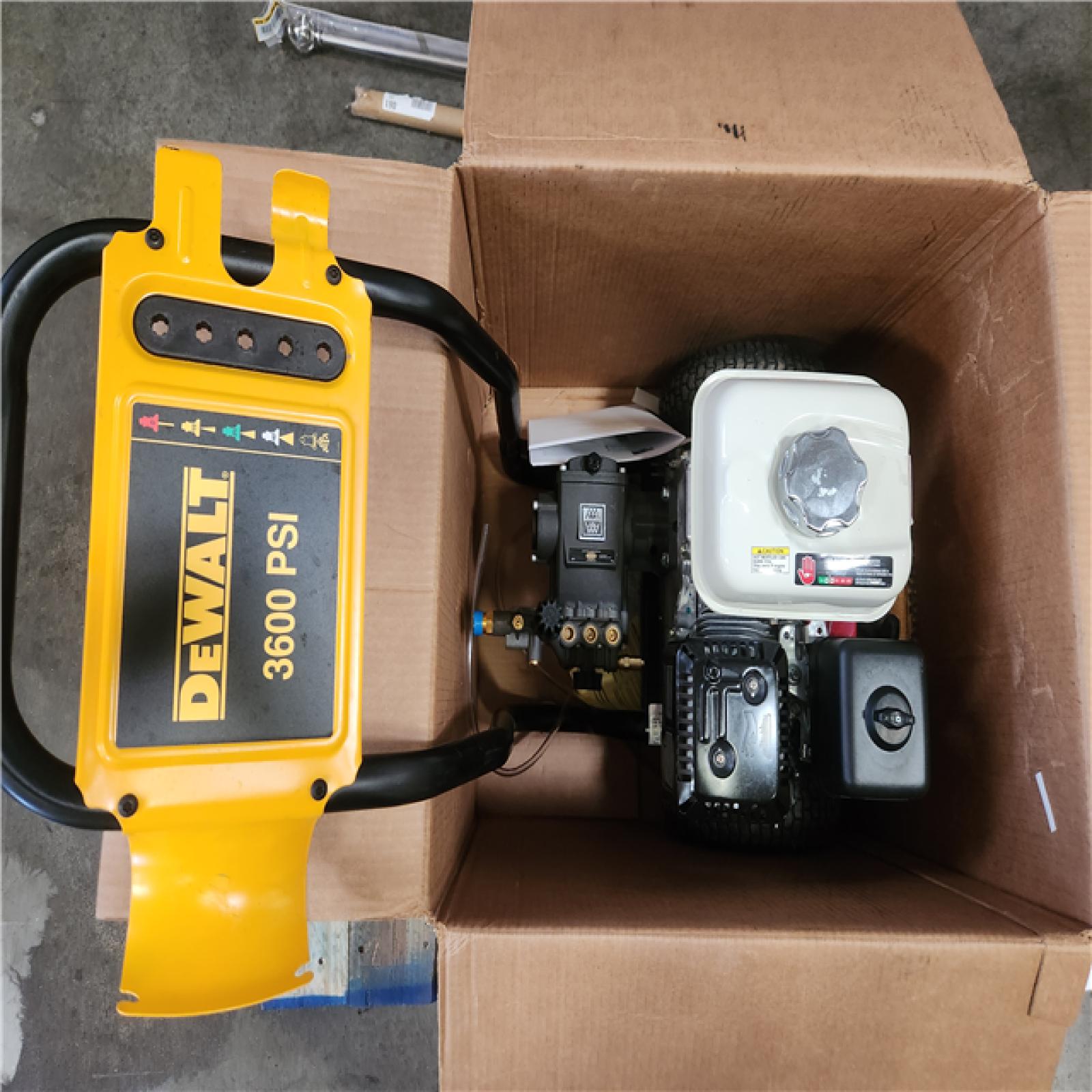 Phoenix LIKE NEW DEWALT 3600 PSI 2.5 GPM Cold Water Gas Professional Pressure Washer with HONDA GX200 Engine