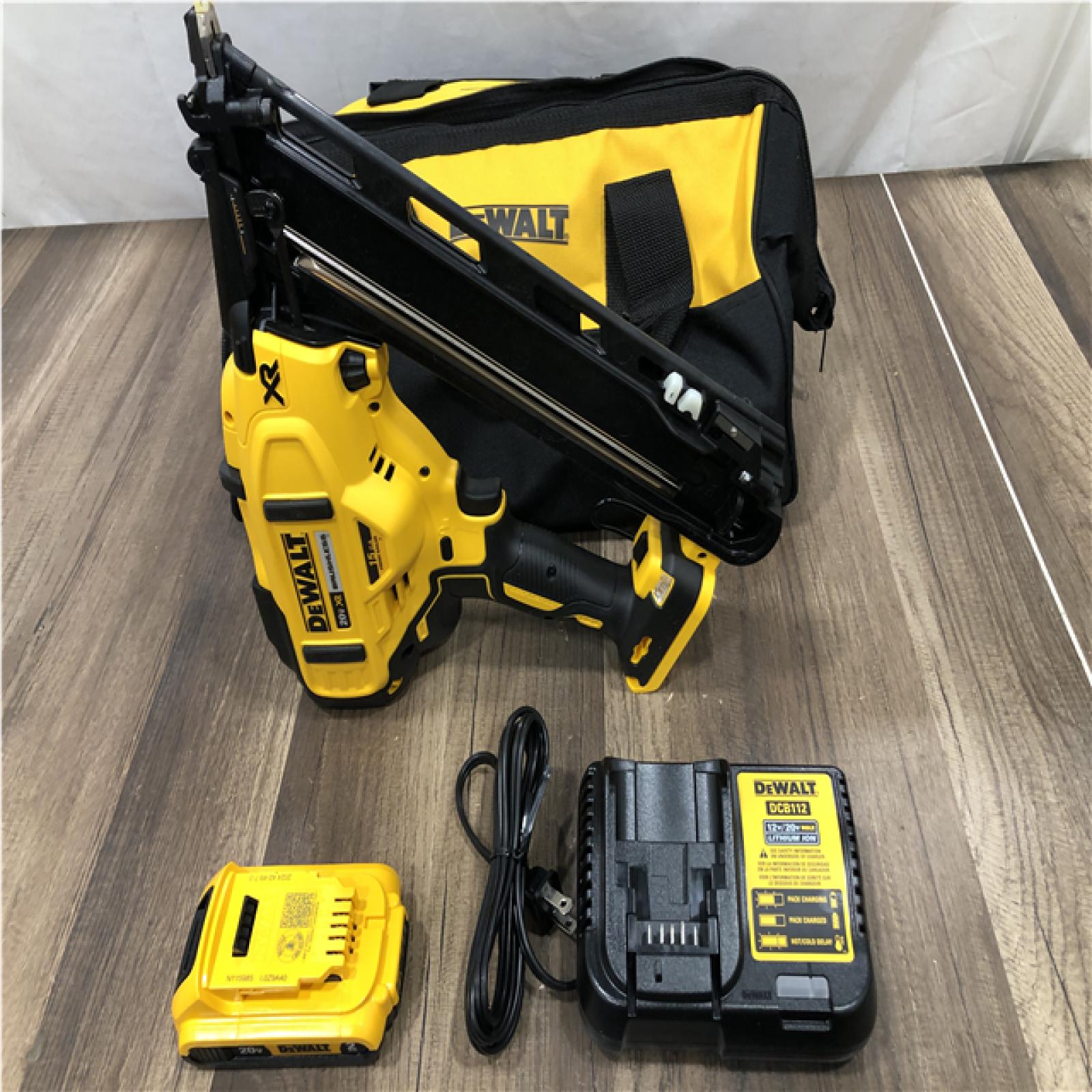 AS-IS DEWALT 20V MAX XR Lithium-Ion Cordless 2-1/2 in. 15-Gauge Finish Nailer Kit