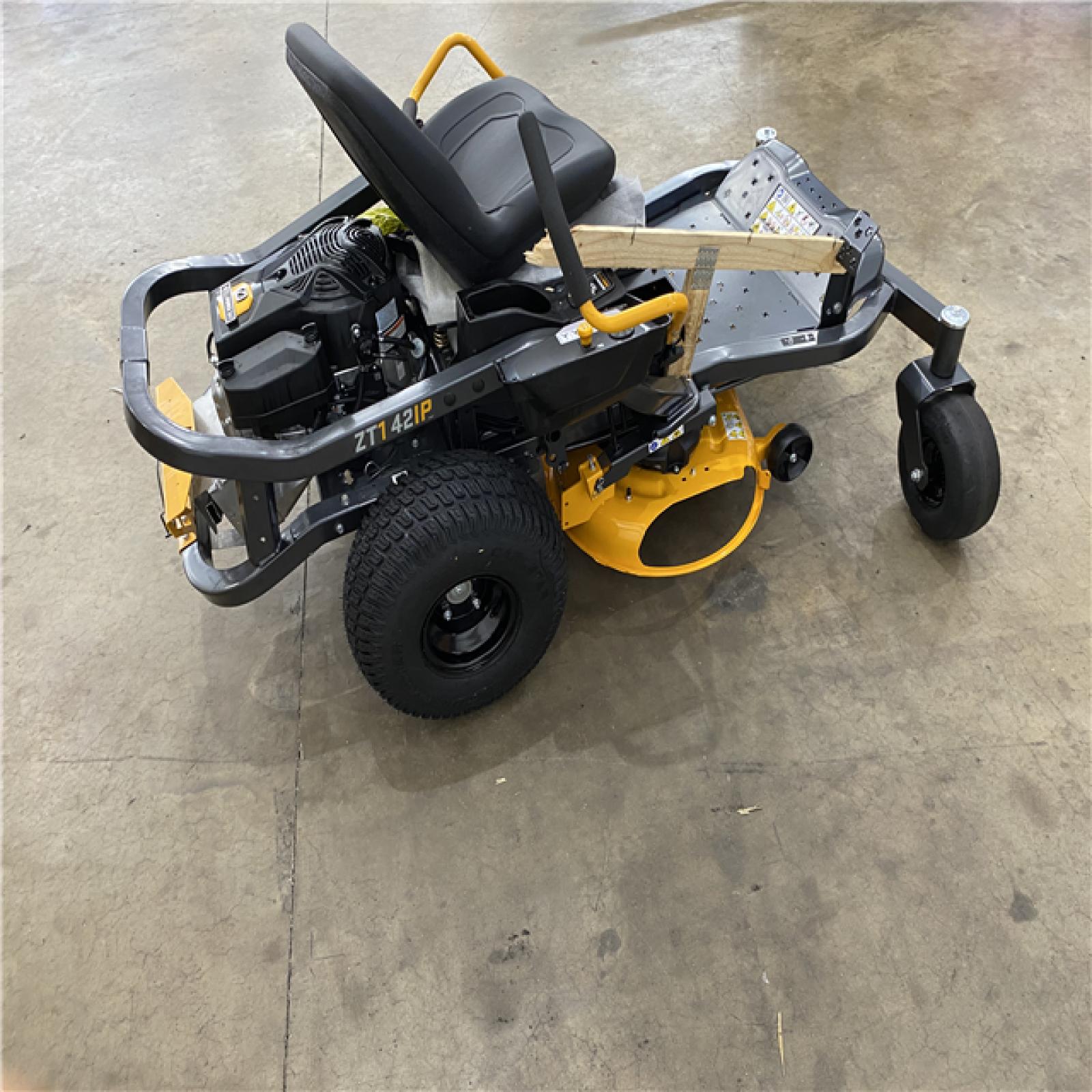 HOUSTON LOCATION - AS-IS Cub Cadet Ultima ZT1 42IP