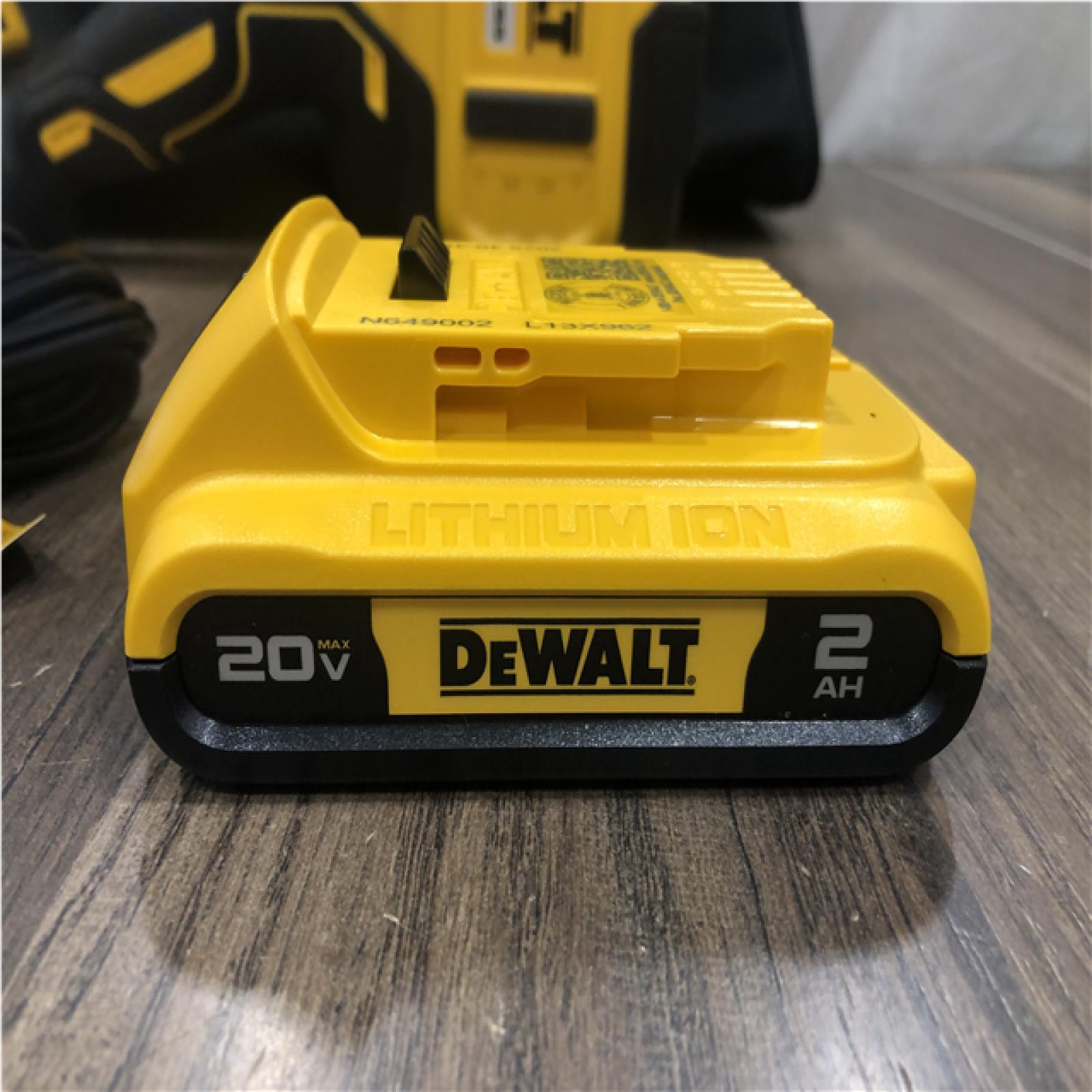 AS-IS DEWALT 20V MAX XR Lithium-Ion Cordless 2-1/2 in. 15-Gauge Finish Nailer Kit