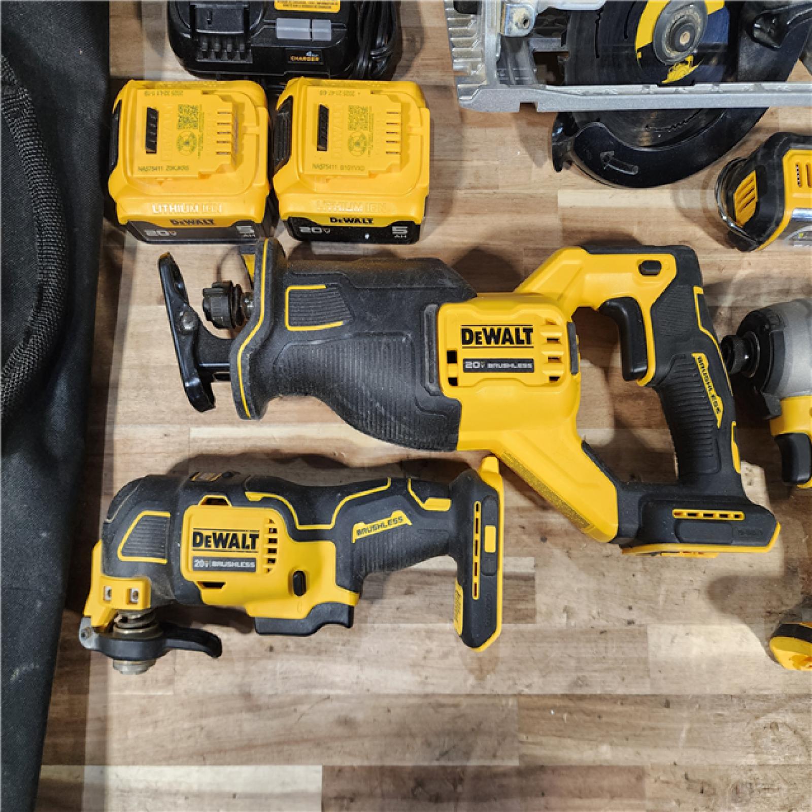 HOUSTON LOCATION - AS-IS DEWALT 8 TOOL COMBO KIT W/ (2) BATTERY & CHARGER