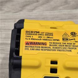 AS-IS DEWALT ATOMIC COMPACT SERIES 20V MAX* Cordless 1/2 Drill/Driver Kit