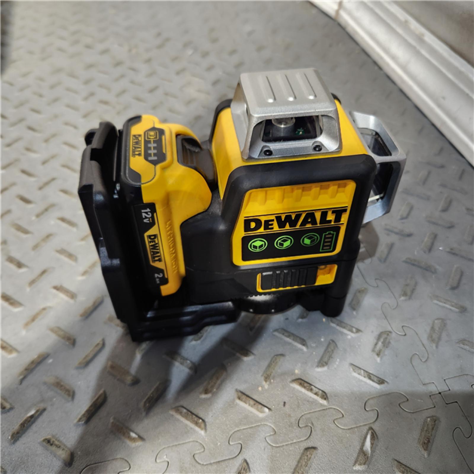 HOUSTON Location-AS-IS-DEWALT DW089LG 12V MAX Lithium-Ion Cordless Green Beam 3 X 360 Self-Leveling Line Laser Kit 2.0 Ah APPEARS IN NEW! Condition