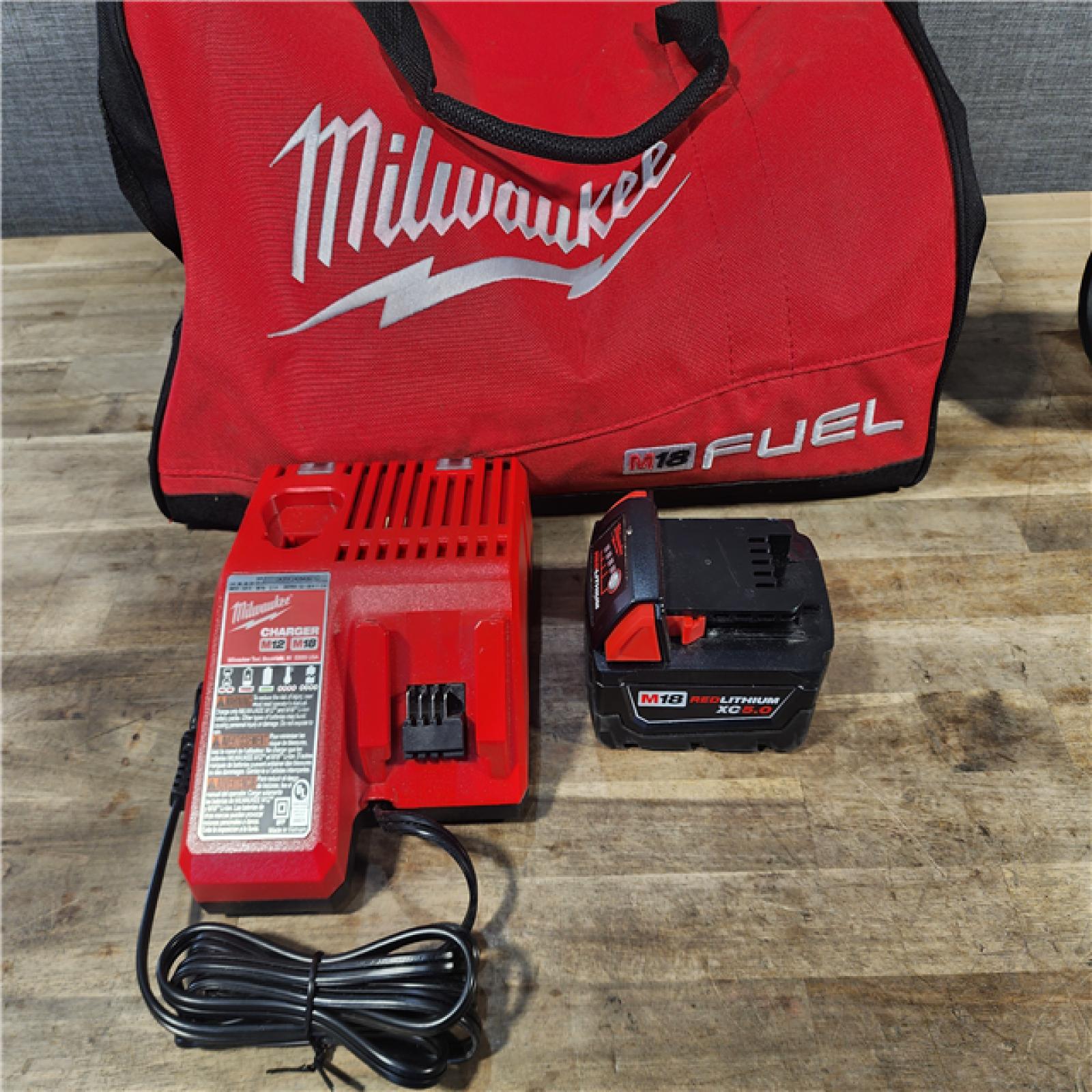 HOUSTON LOCATION - AS-IS Milwaukee M18 FUEL 30 Degree Framing Nailer Kit