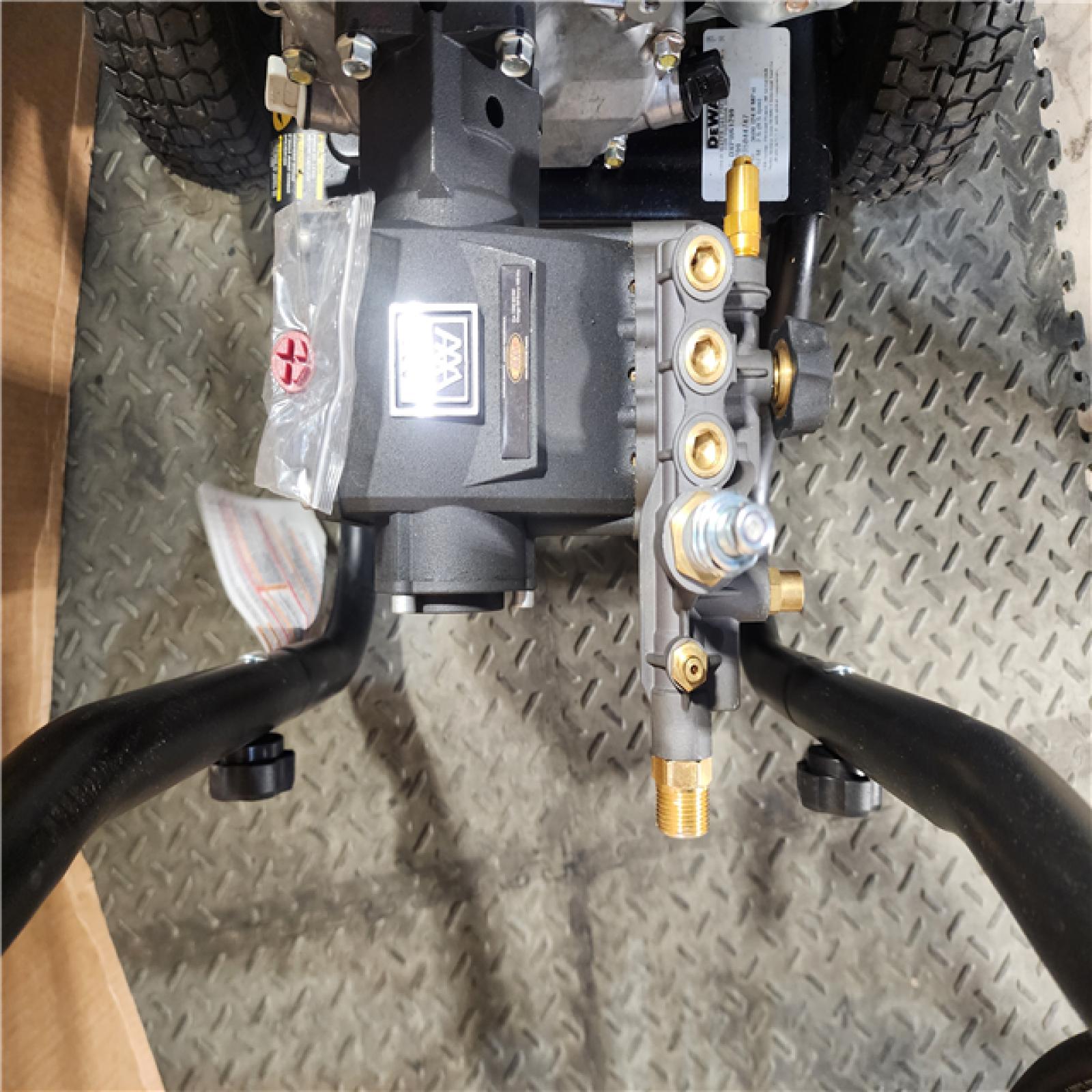 HOUSTON LOCATION - AS-IS DEWALT 3600 PSI 2.5 GPM Gas Cold Water Professional Pressure Washer with HONDA GX200 Engine