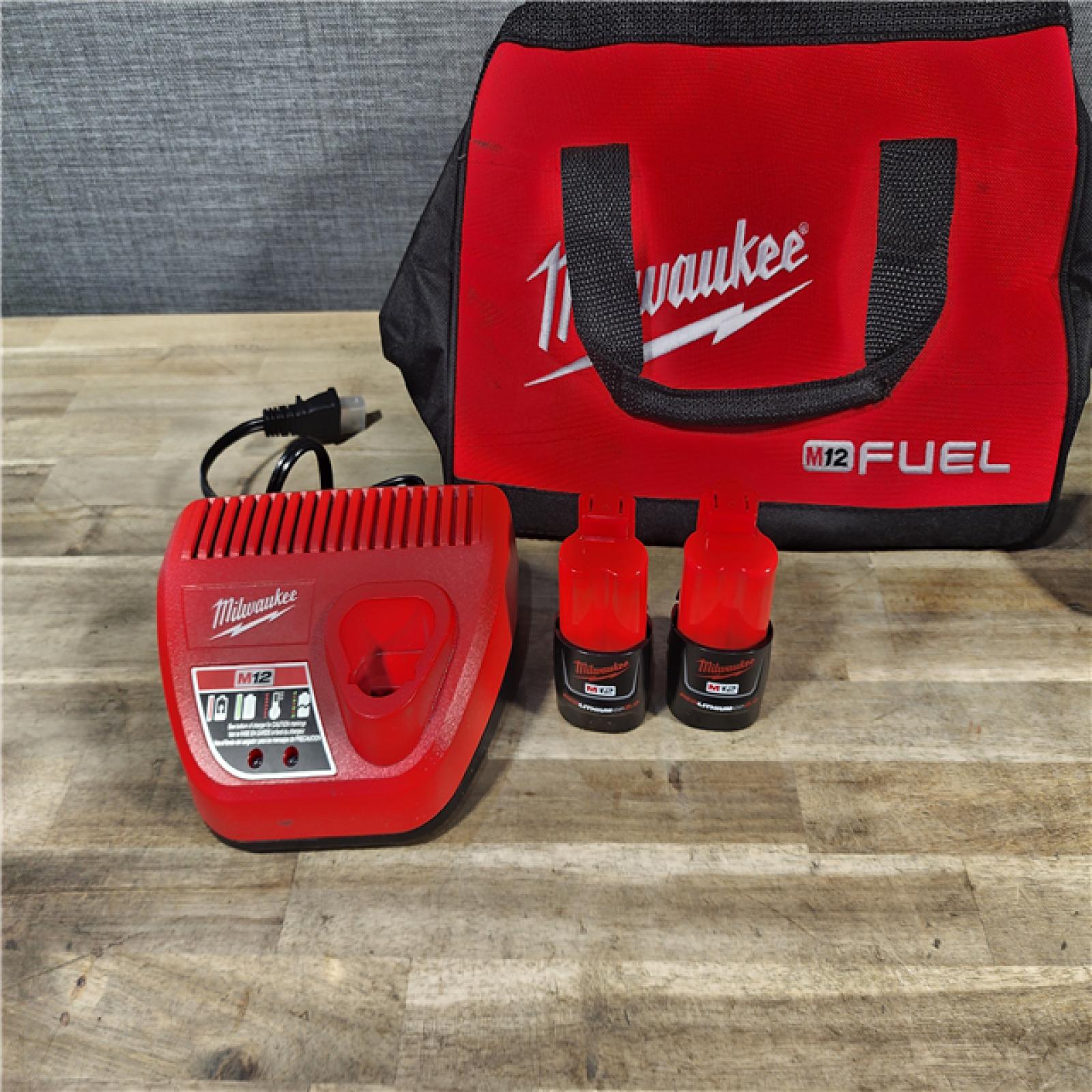 HOUSTON LOCATION - AS-IS (APPEARS LIKE NEW) MILWAUKEE 2 TOOL COMBO KIT W/ (2) BATTERY & CHARGER