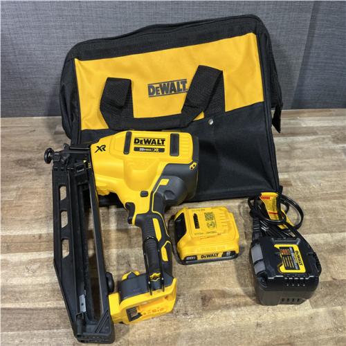 Houston Location AS-IS DEWALT 20V MAX XR 16-Gauge Electric Cordless Angled Finishing Nailer Kit