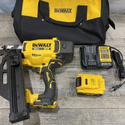 AS-IS DEWALT 20-Volt 21° Cordless Framing Nailer Kit