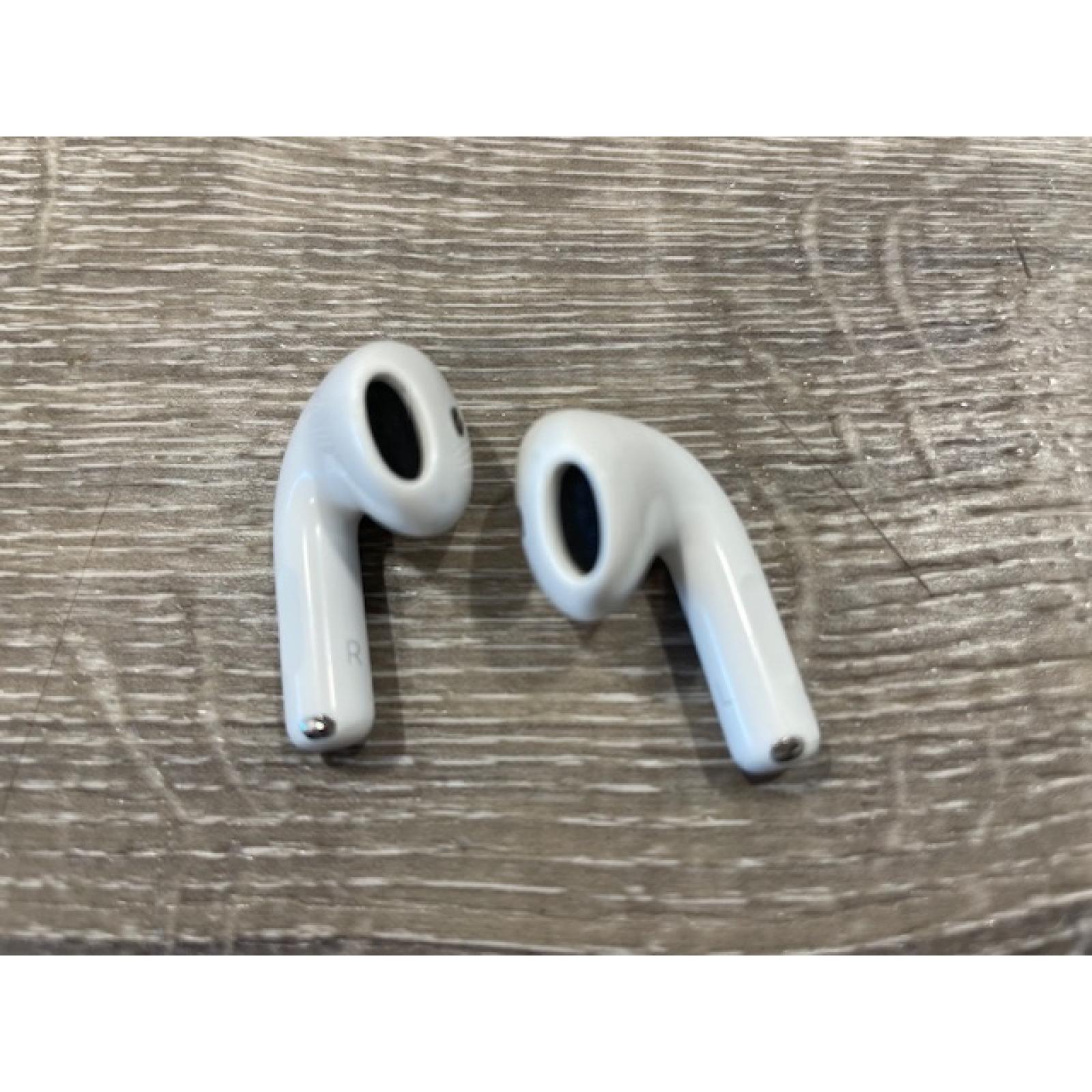 AS-IS Apple Airpods 4 Wireless Charging Case