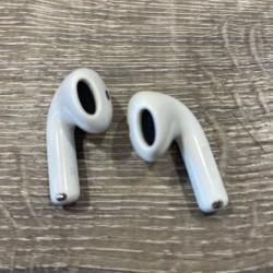 AS-IS Apple Airpods 4 Wireless Charging Case
