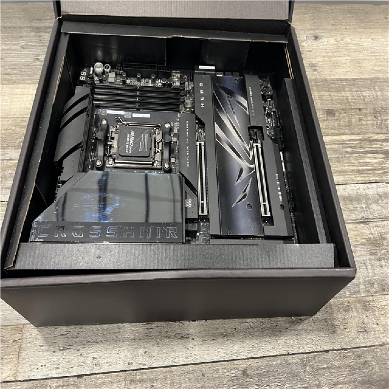 AS-IS ASUS - ROG CROSSHAIR X870E HERO AMD X870 ATX DDR5 Wi-Fi 7 Motherboard - Black