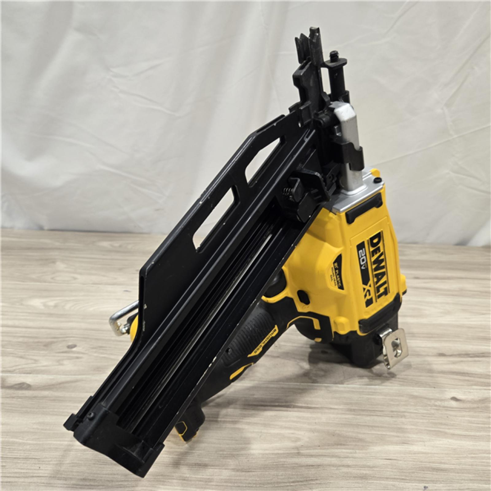 AS-IS DEWALT 20V 21° Cordless Framing Nailer (Tool-Only)
