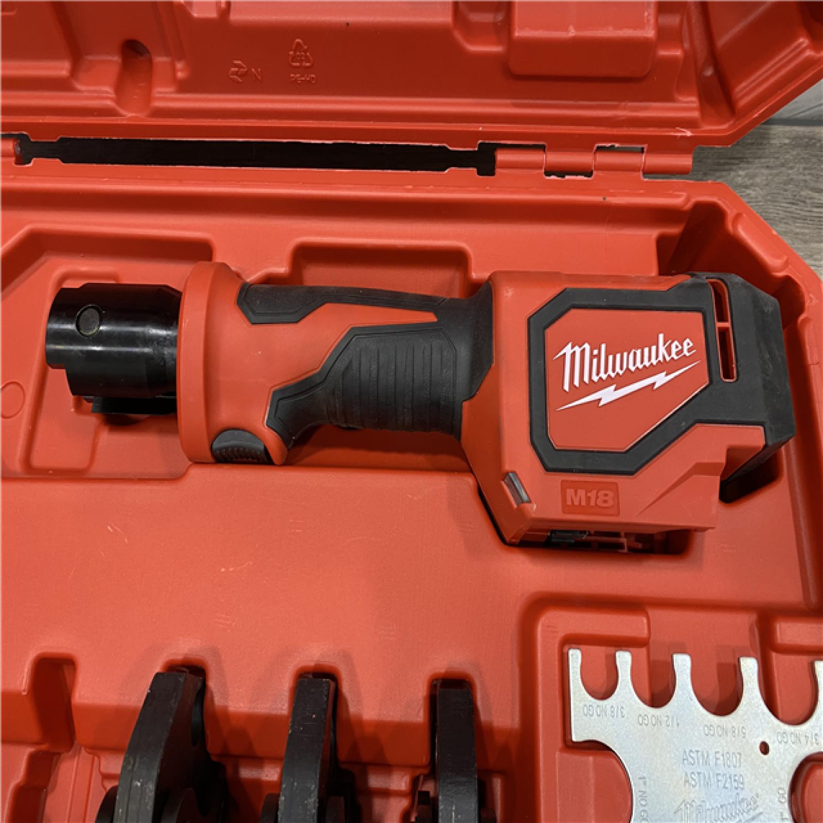 AS-IS Milwaukee 18V Lithium-Ion Cordless Short Throw Press Tool Kit