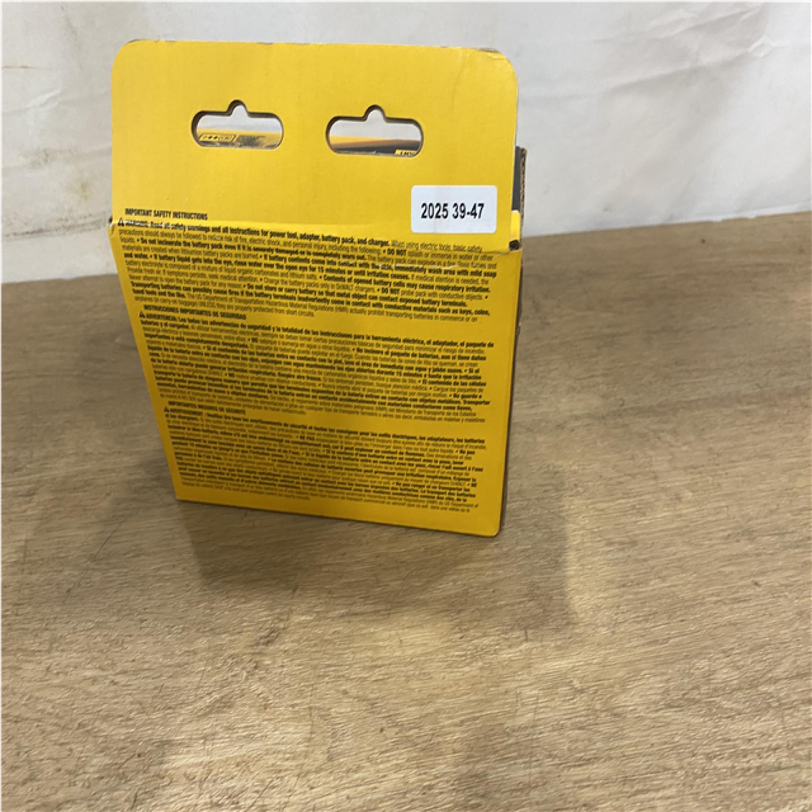NEW DEWALT 20V MAX XR POWERSTACK Lithium-Ion Battery Starter Kit with 1.7Ah Battery and Charger