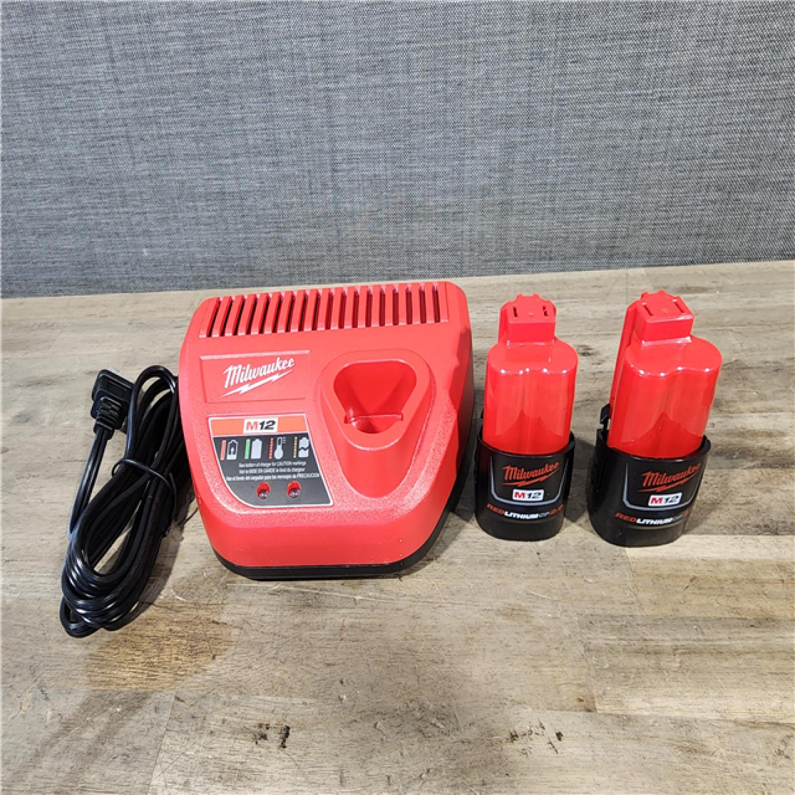 HOUSTON LOCATION - AS-IS MILWAUKEE 3 TOOL COMBO KIT W/ (2) BATTERY & CHARGER