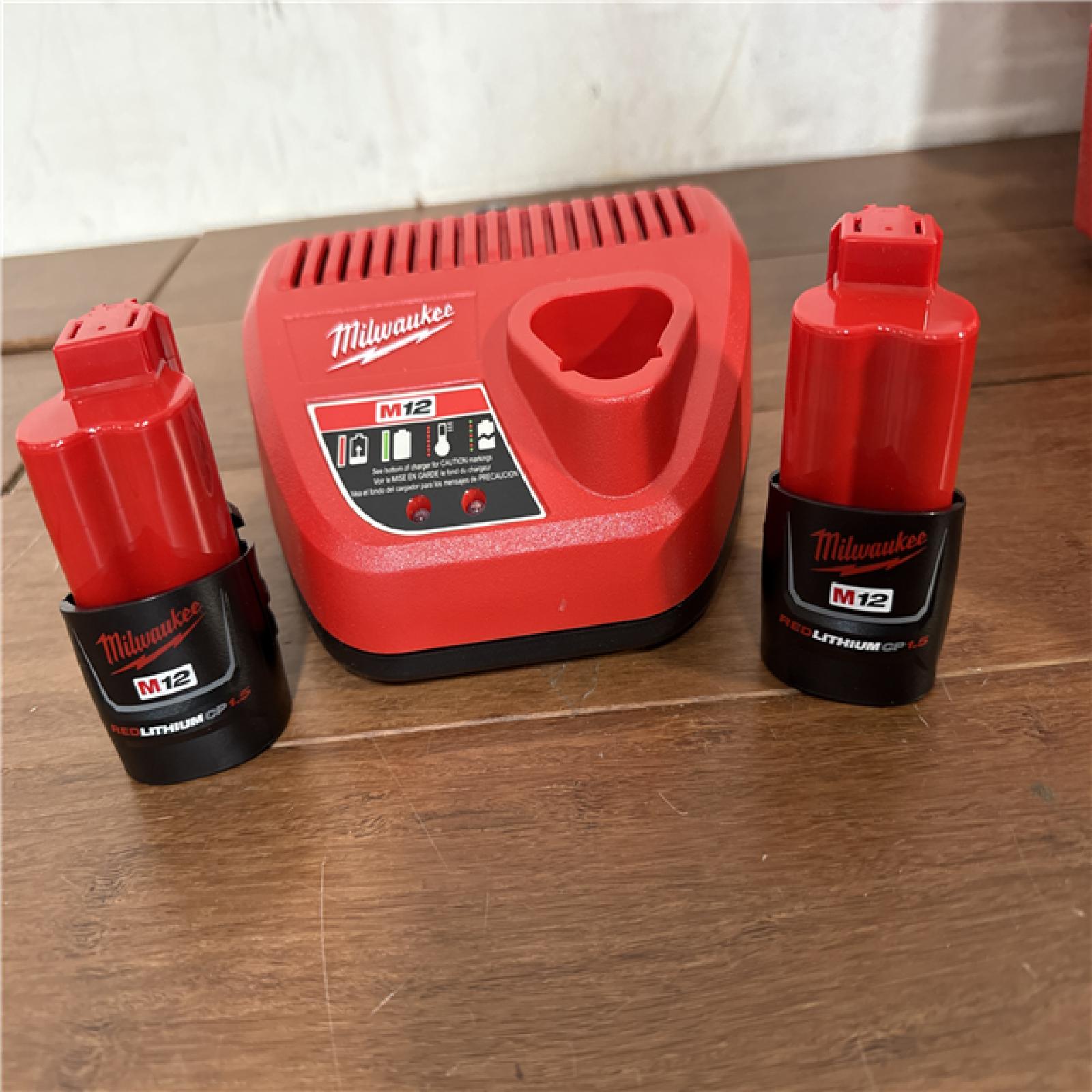 California AS-IS Milwaukee M12 PEX Expander Kit  Includes (2) Batteries  Charger and Hard Case