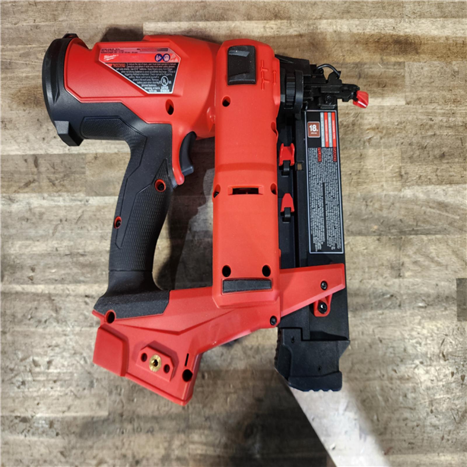 HOUSTON LOCATION - AS-IS (APPEARS LIKE NEW) Milwaukee M18 Fuel 18V Brushless 18-Gauge Brad Nailer 2746-20 (Bare Tool)
