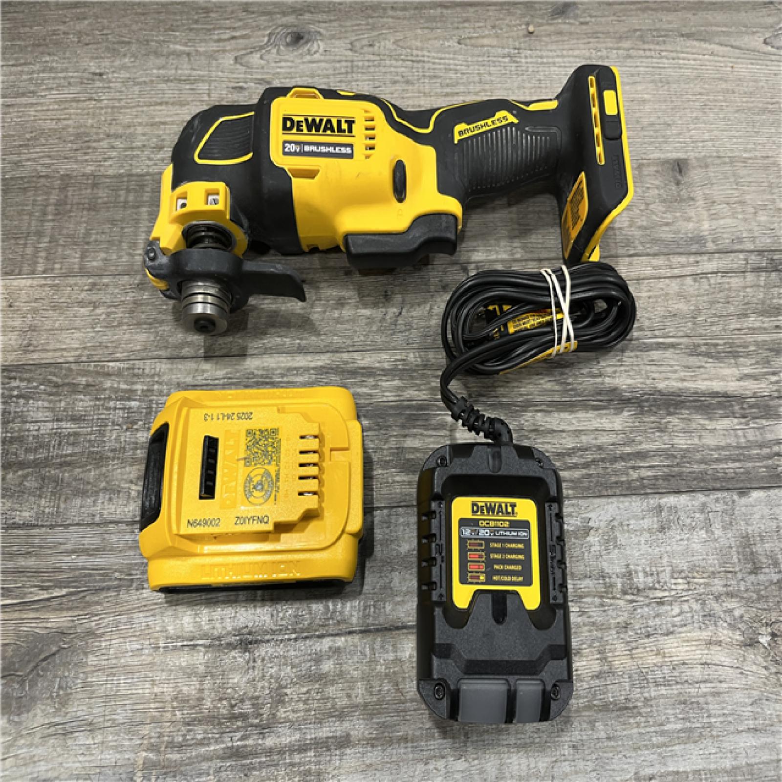 AS-IS DEWALT ATOMIC 20V MAX Cordless Brushless Oscillating Multi Tool Kit