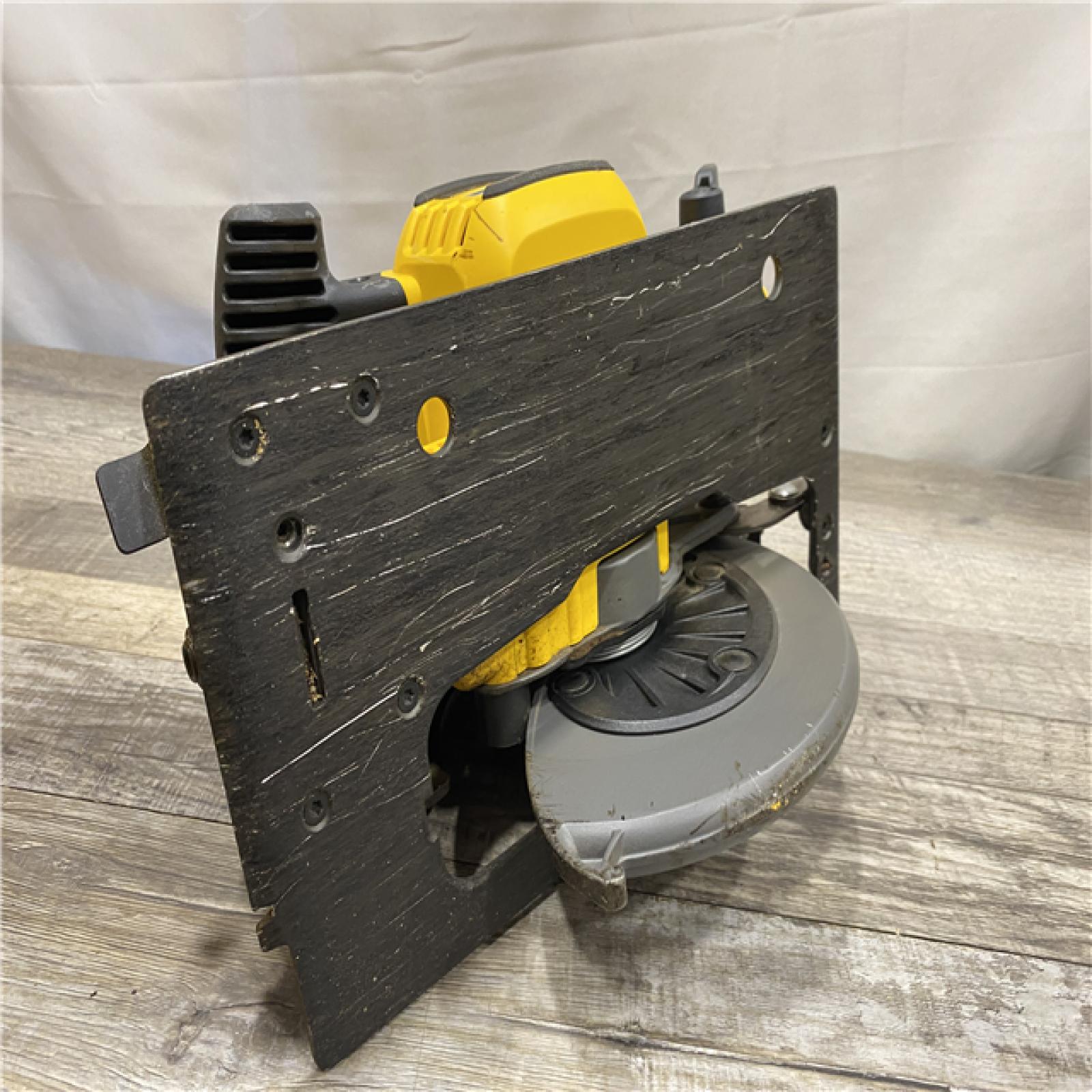 AS-IS DEWALT FLEXVOLT 60V MAX Cordless Brushless 7-1/4 in. Circular Saw with Brake (Tool Only)