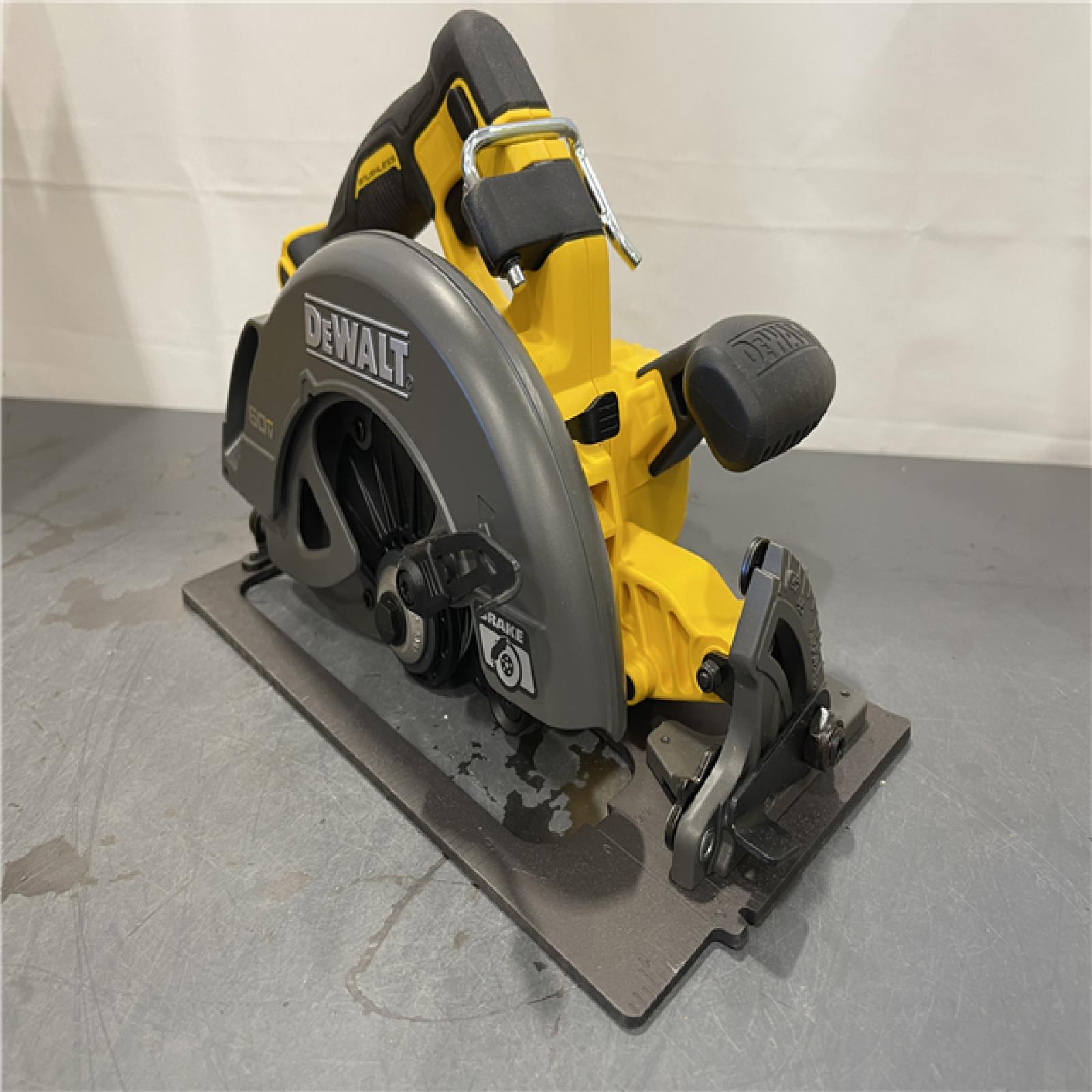 AS-IS - DeWALT Flexvolt Max 7-1/4 60V Brushless Circular Saw