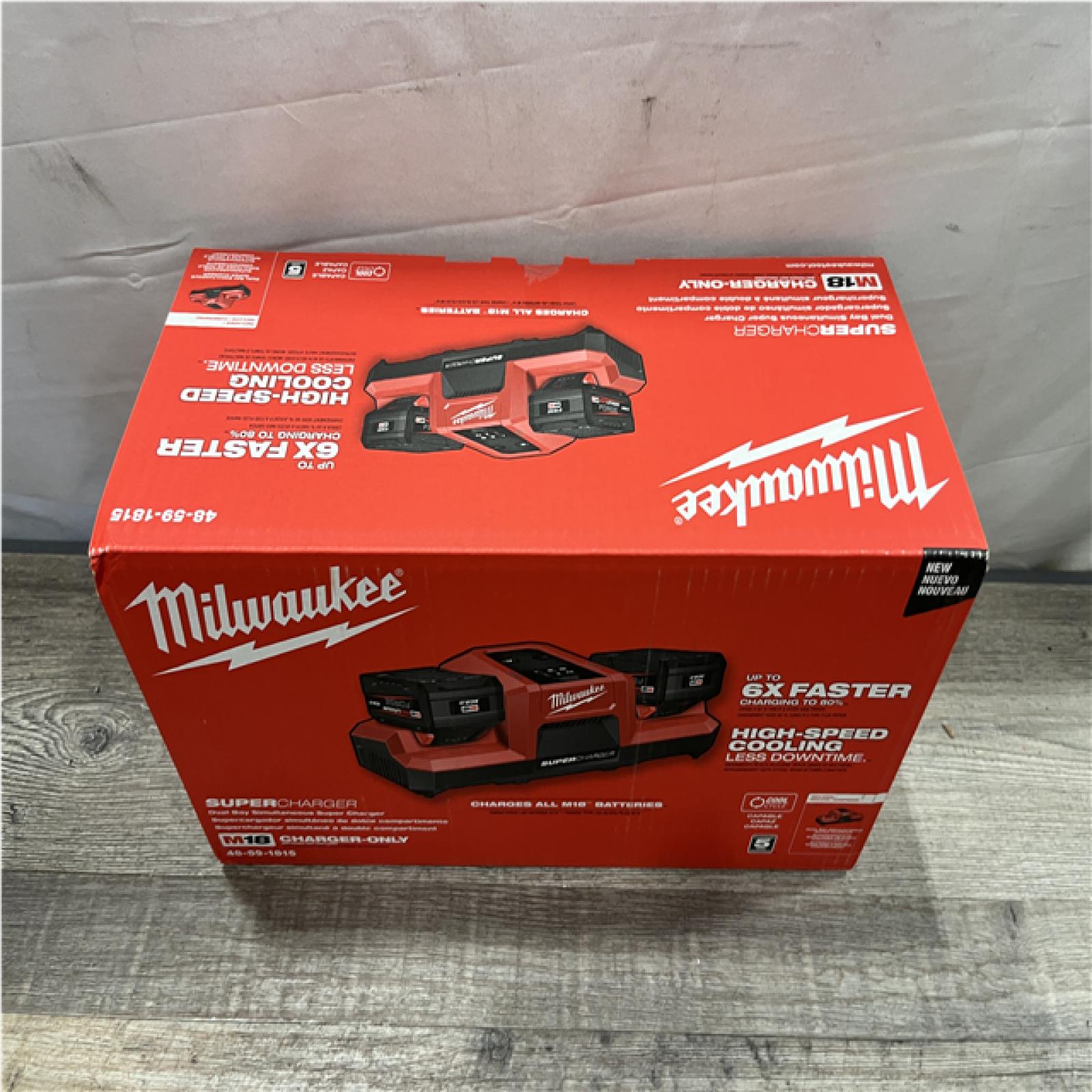 NEW - Milwaukee 18V Dual Bay Simultaneous Super Charger (Tool-Only)