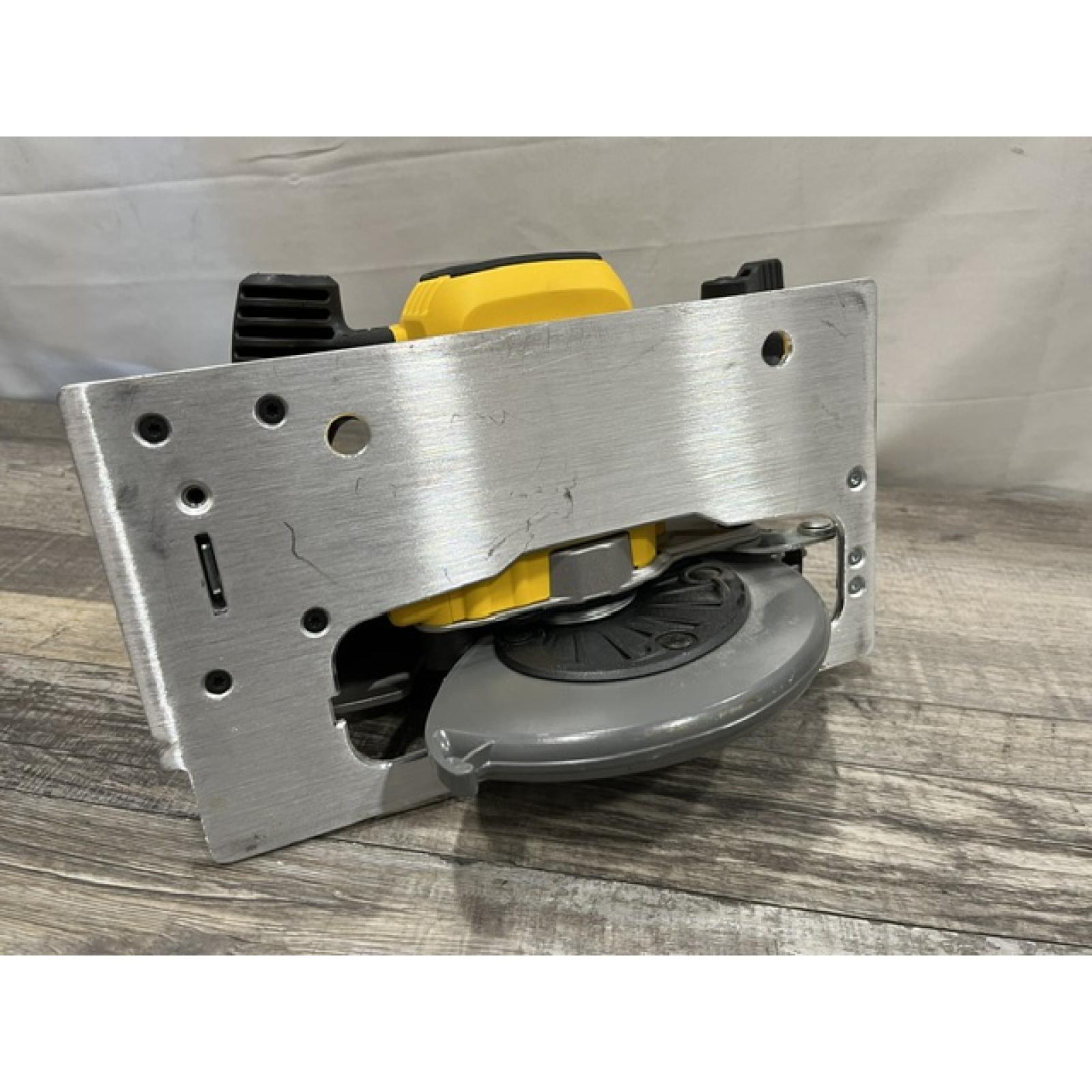 AS-IS DEWALT 20-Volt MAX 7-1/4 in. Cordless Circular Saw (Tool Only)