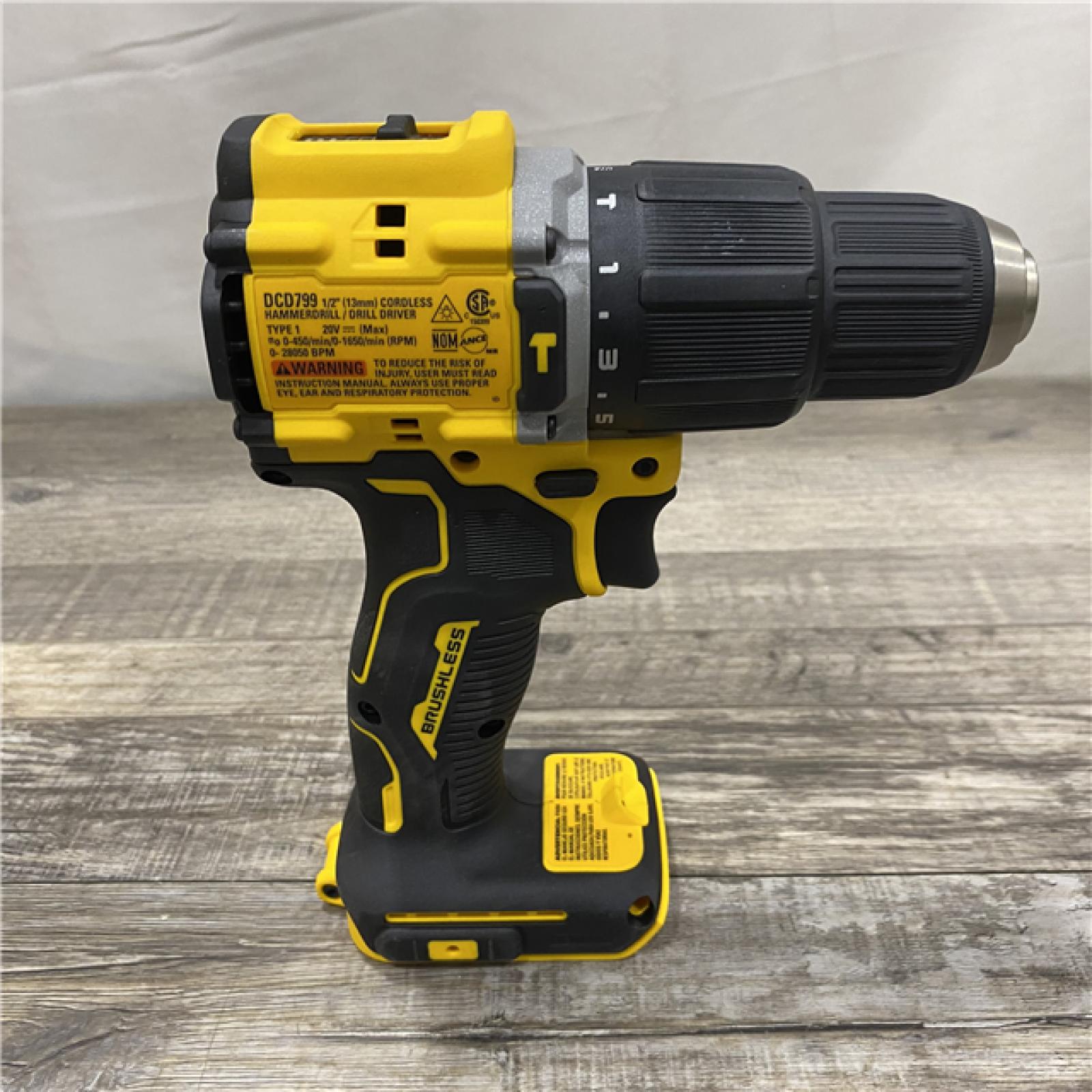 AS-IS- DEWALT ATOMIC 20V Cordless 1/2 in. Compact Hammer Drill Kit