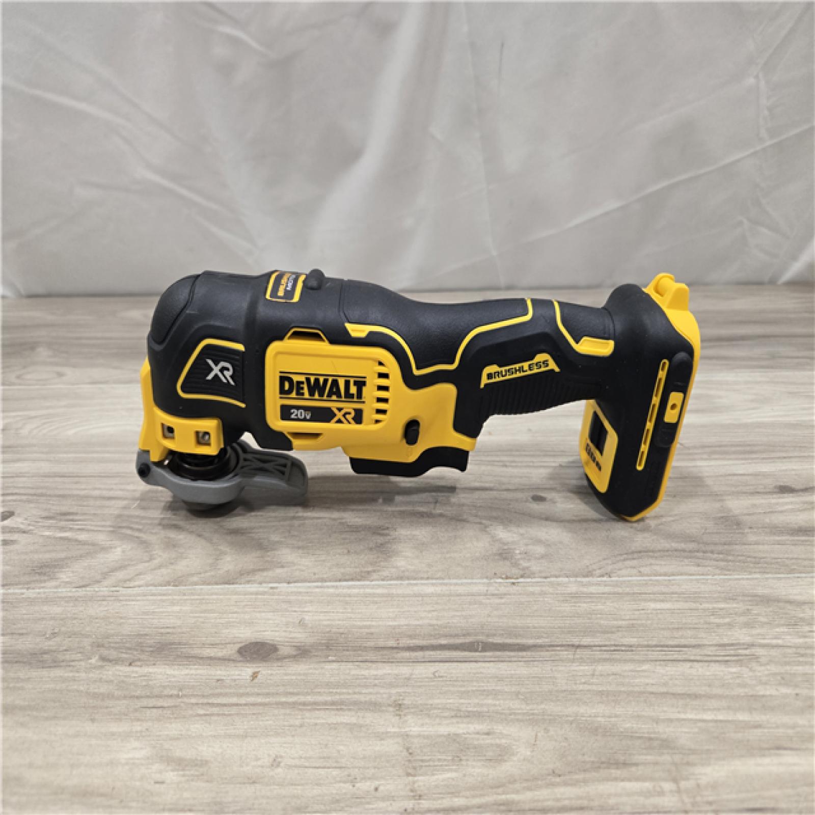 AS-IS DEWALT 20-Volt MAX XR Cordless 3-speed Oscillating Multi-Tool DCS356B (Tool-Only)