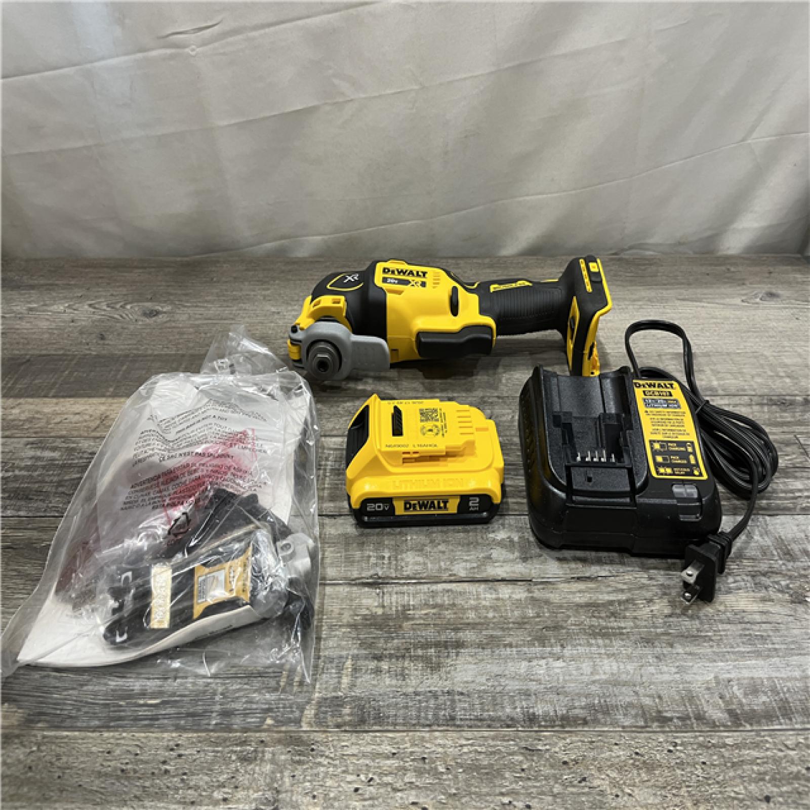 AS-IS DEWALT 20V MAX XR Cordless Brushless 3-Speed Oscillating Multi Tool Kit