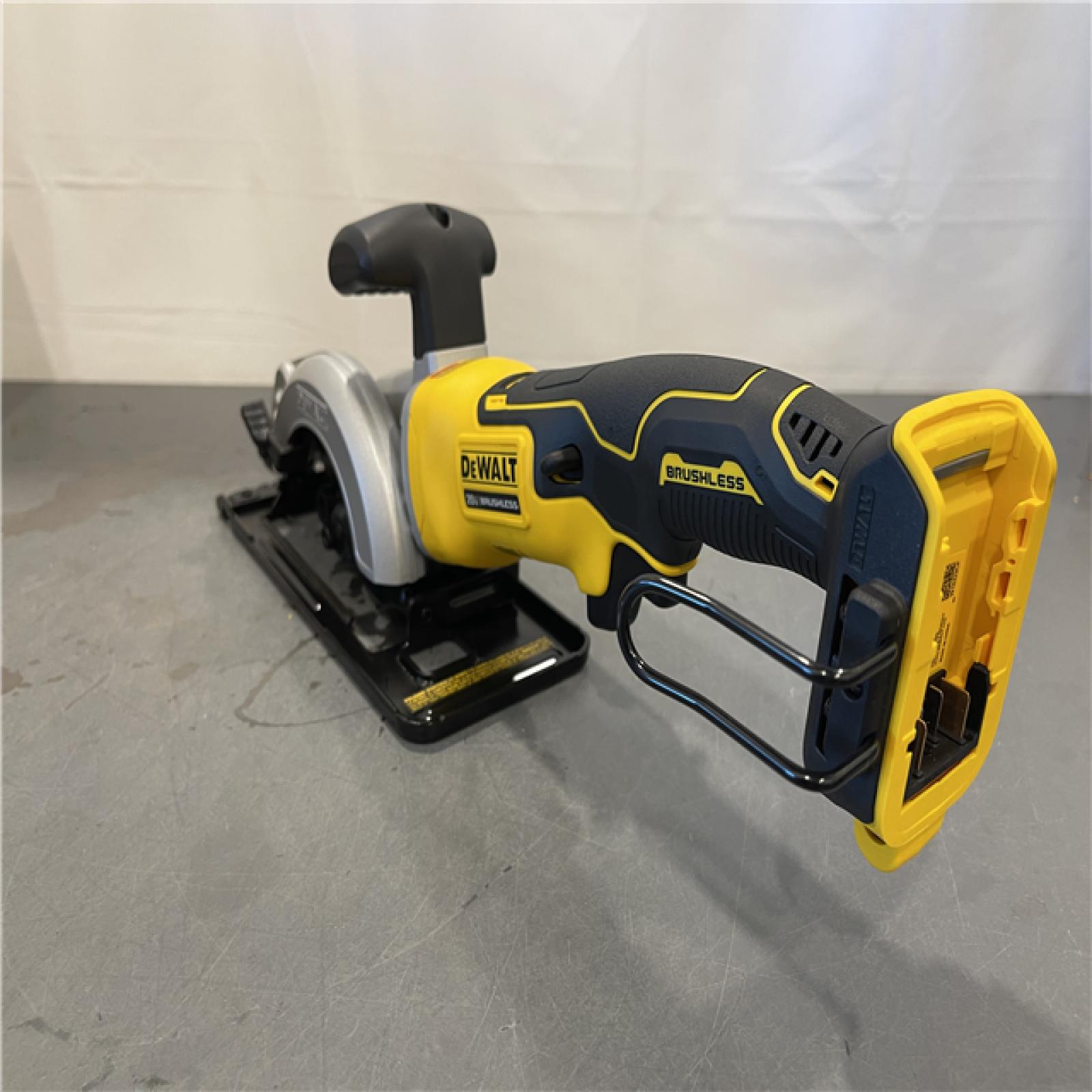 AS-IS - DEWALT ATOMIC 20V MAX Cordless Brushless 4-1/2 in. Circular Saw