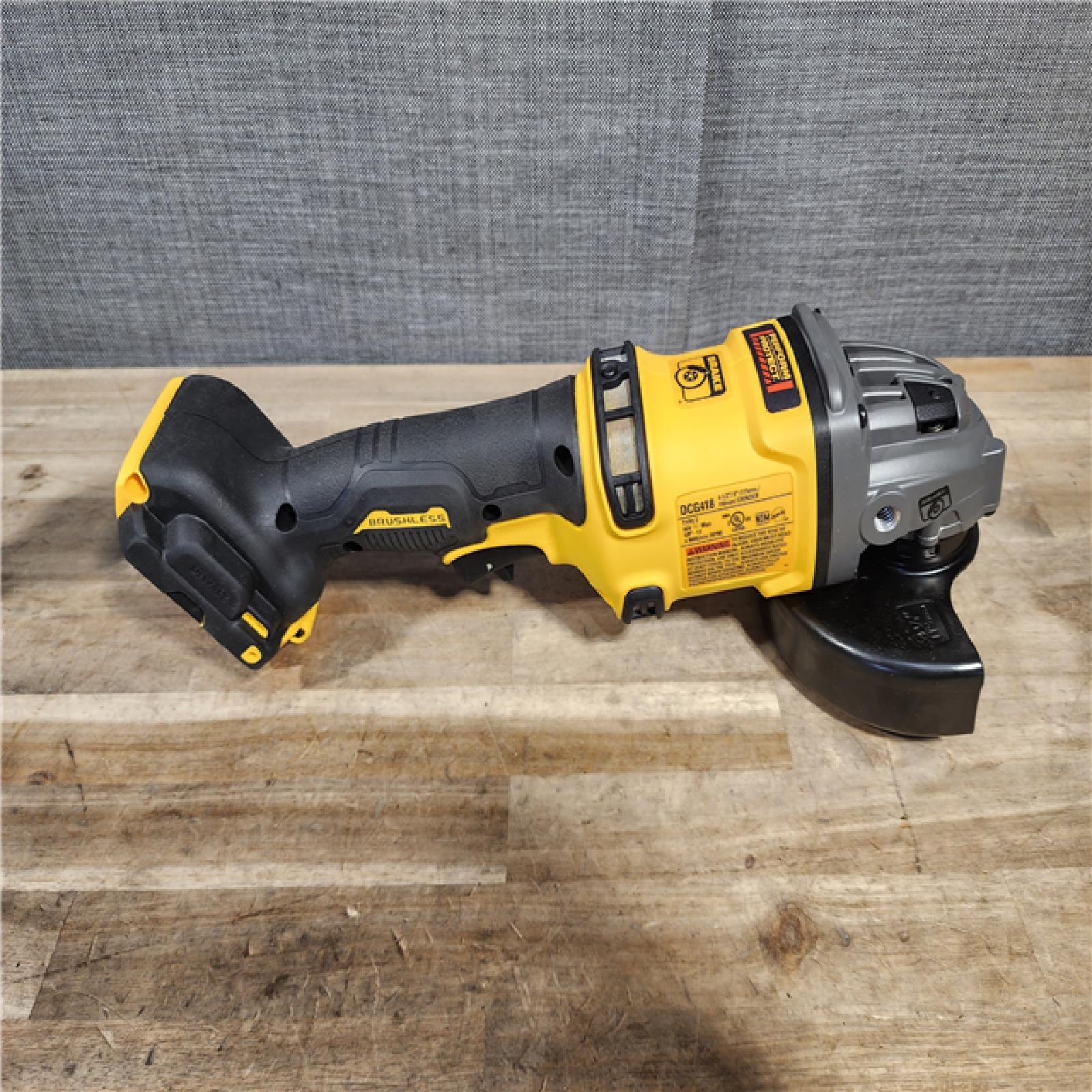 HOUSTON LOCATION - AS-IS DeWalt FLEXVOLT 60V Cordless 4-1/2 to 6 in. Grinder Kit W/ Battery & Charger