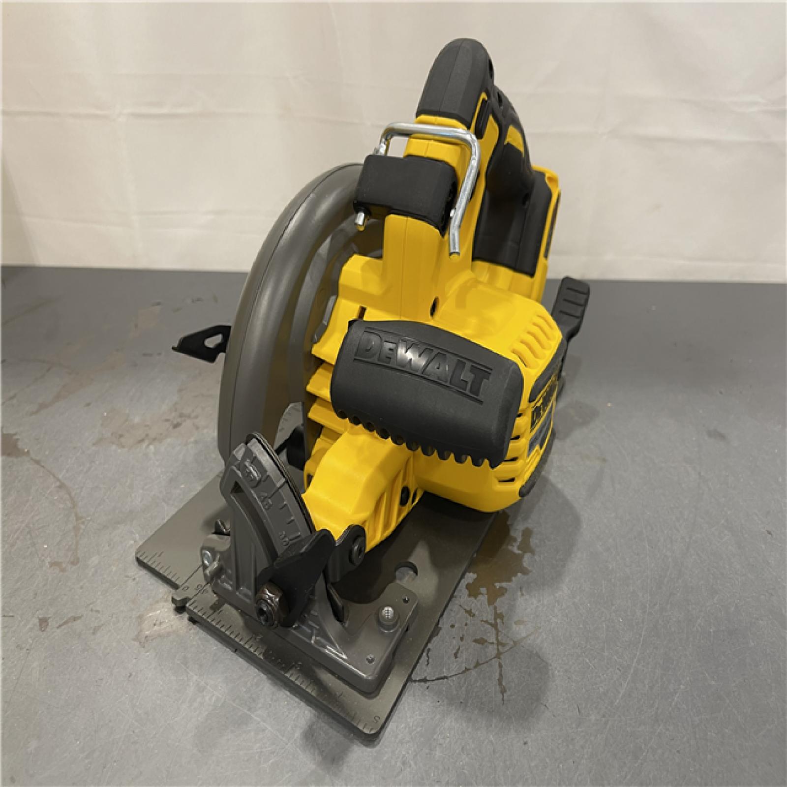 AS-IS - DeWALT Flexvolt Max 7-1/4 60V Brushless Circular Saw